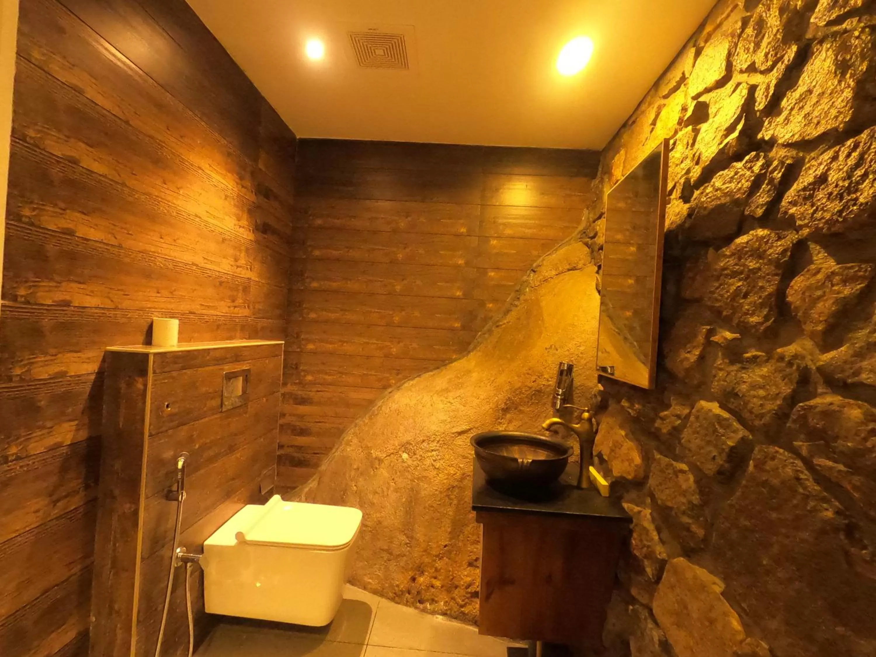 Bathroom in The Wild Trails Clarks Exotica , Munnar