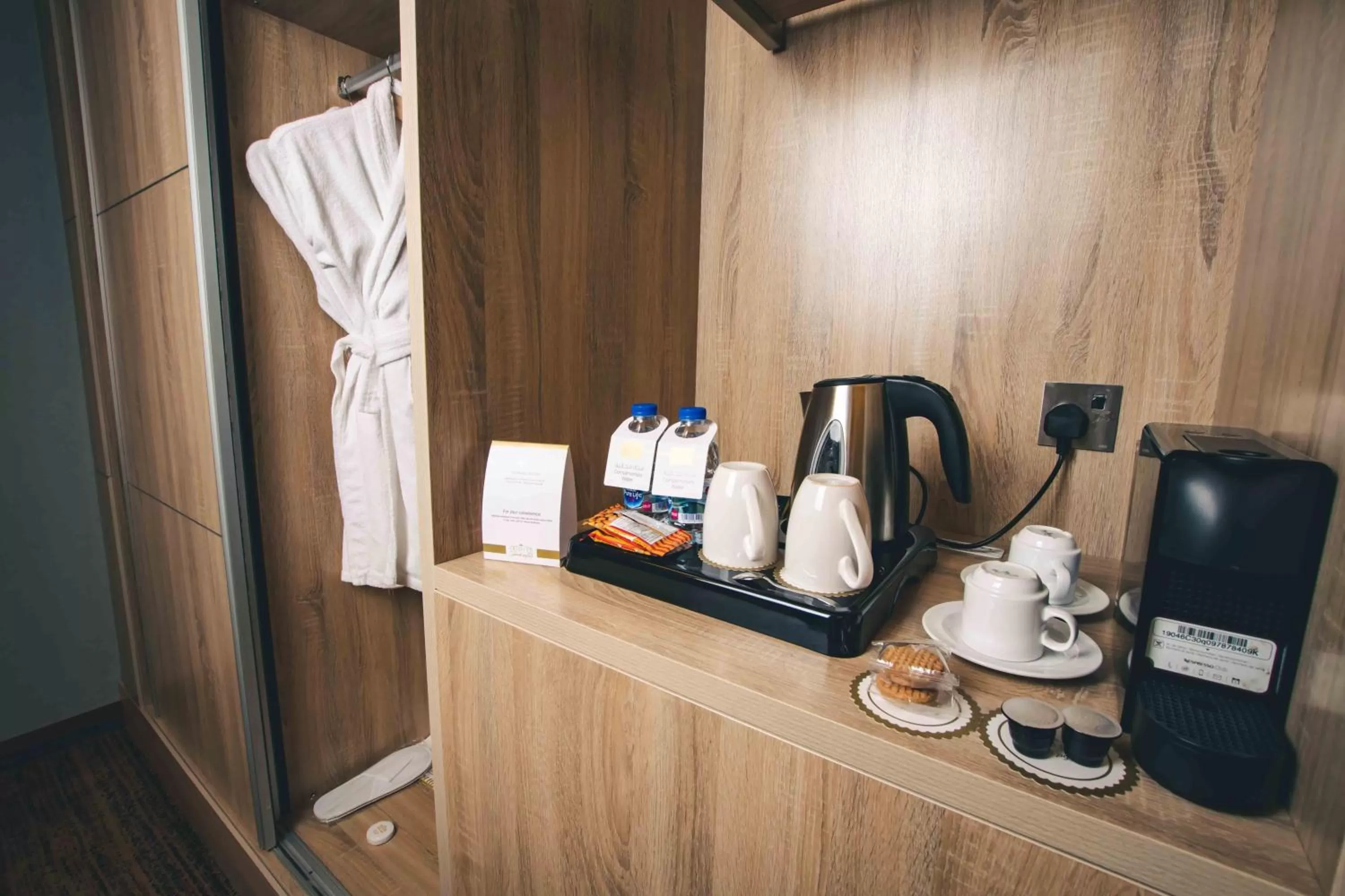 Coffee/tea facilities in Iridium 70 Hotel
