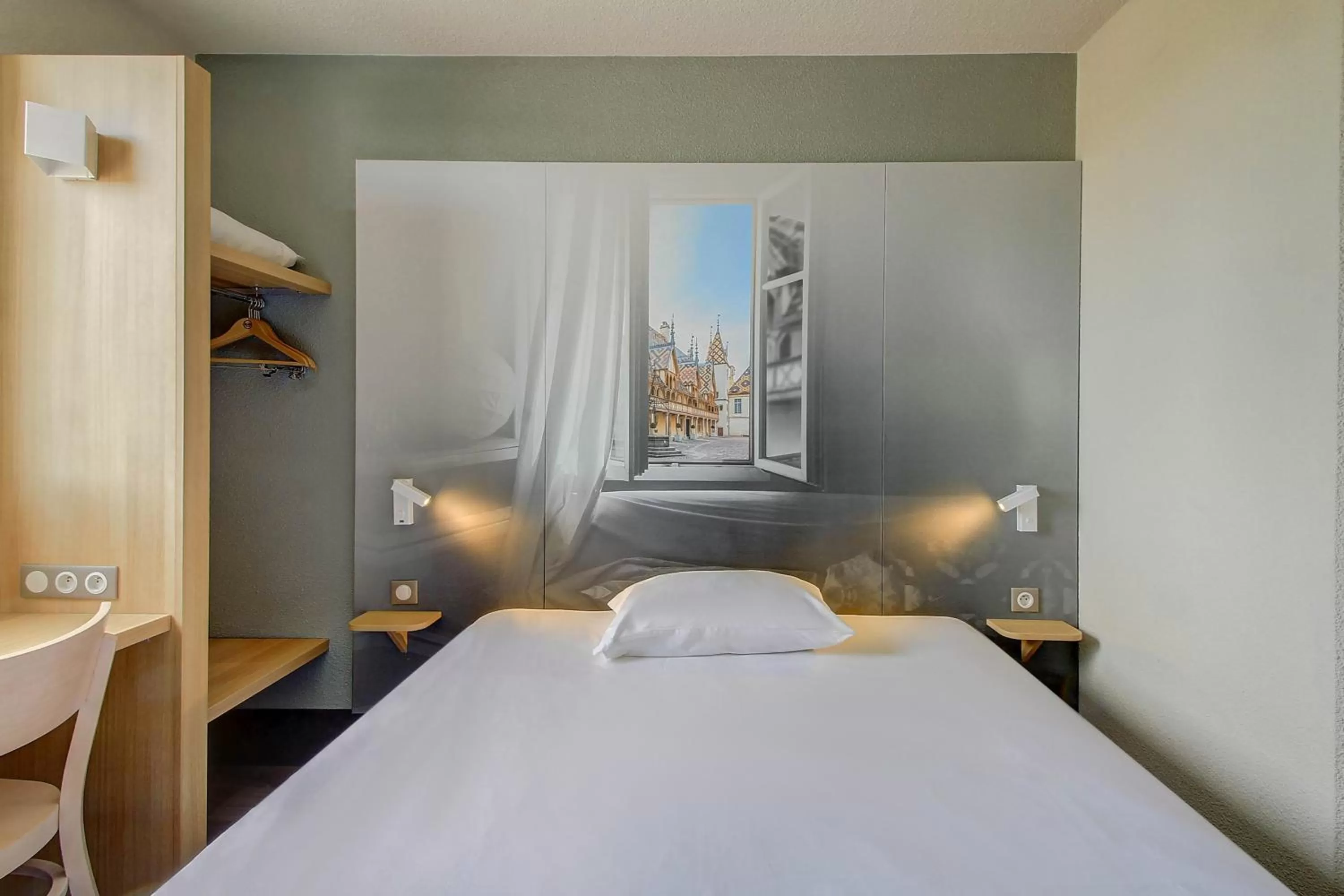 Bedroom, Bed in B&B HOTEL BEAUNE Nord