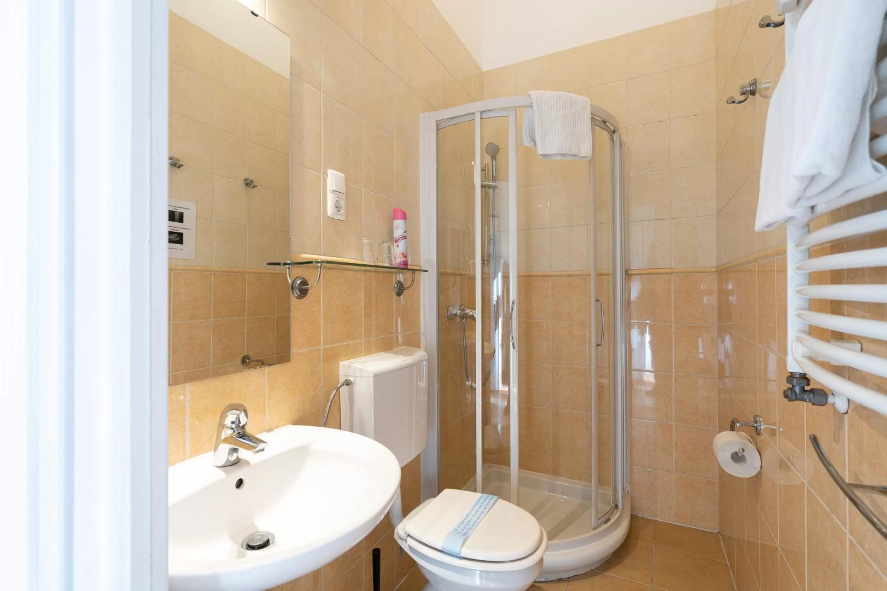 Shower in Budapest Panorama Central