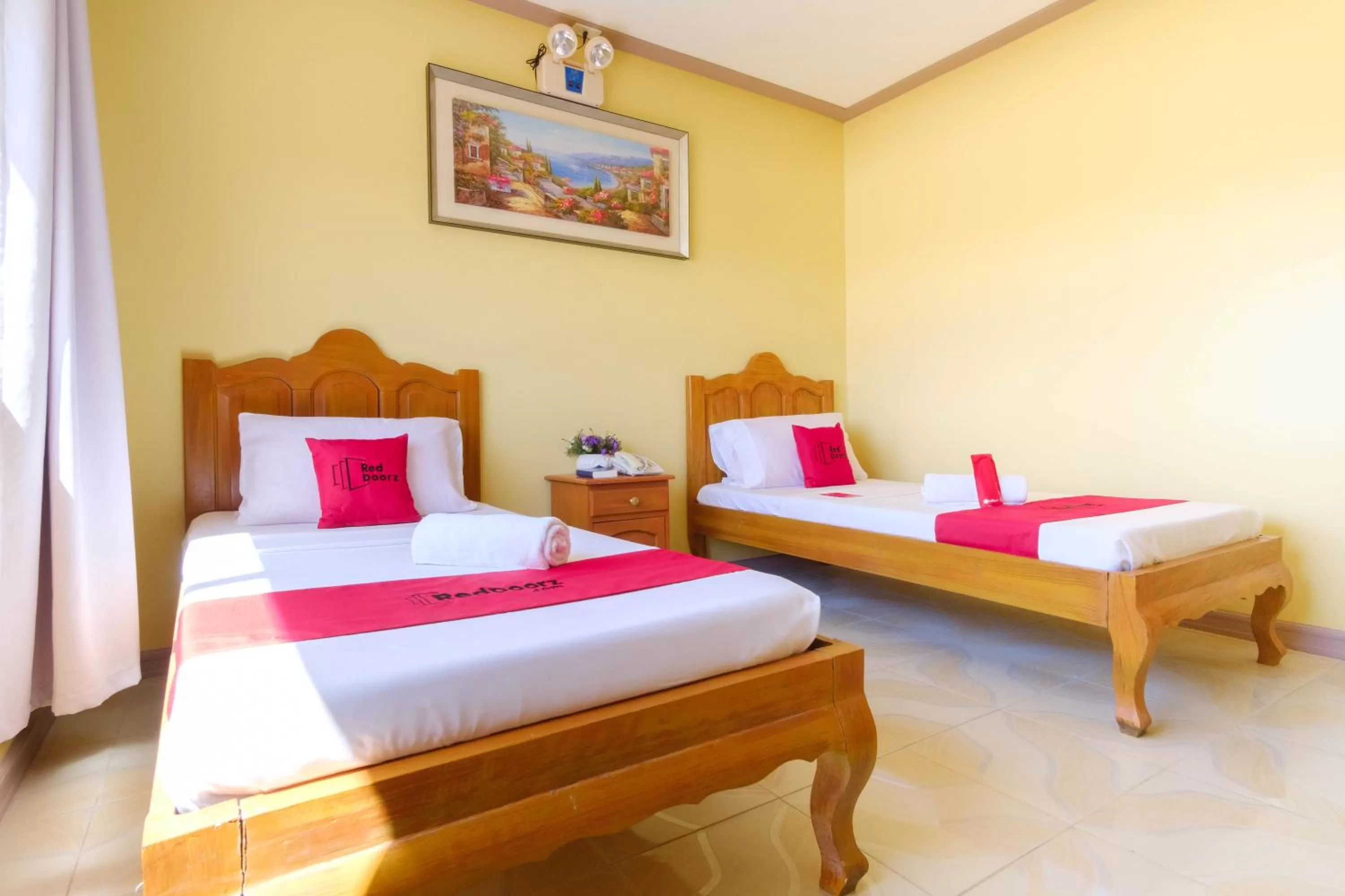 Bed in RedDoorz Plus @ Manalo Extension Palawan