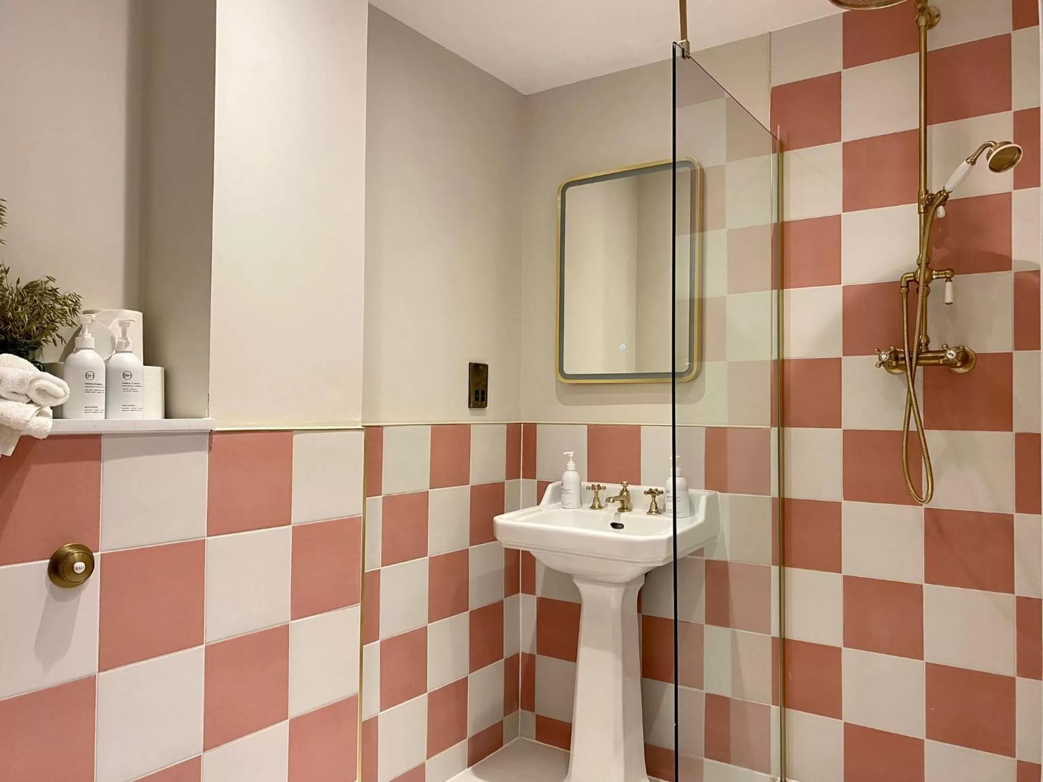 Railway House York by Chateau Anna