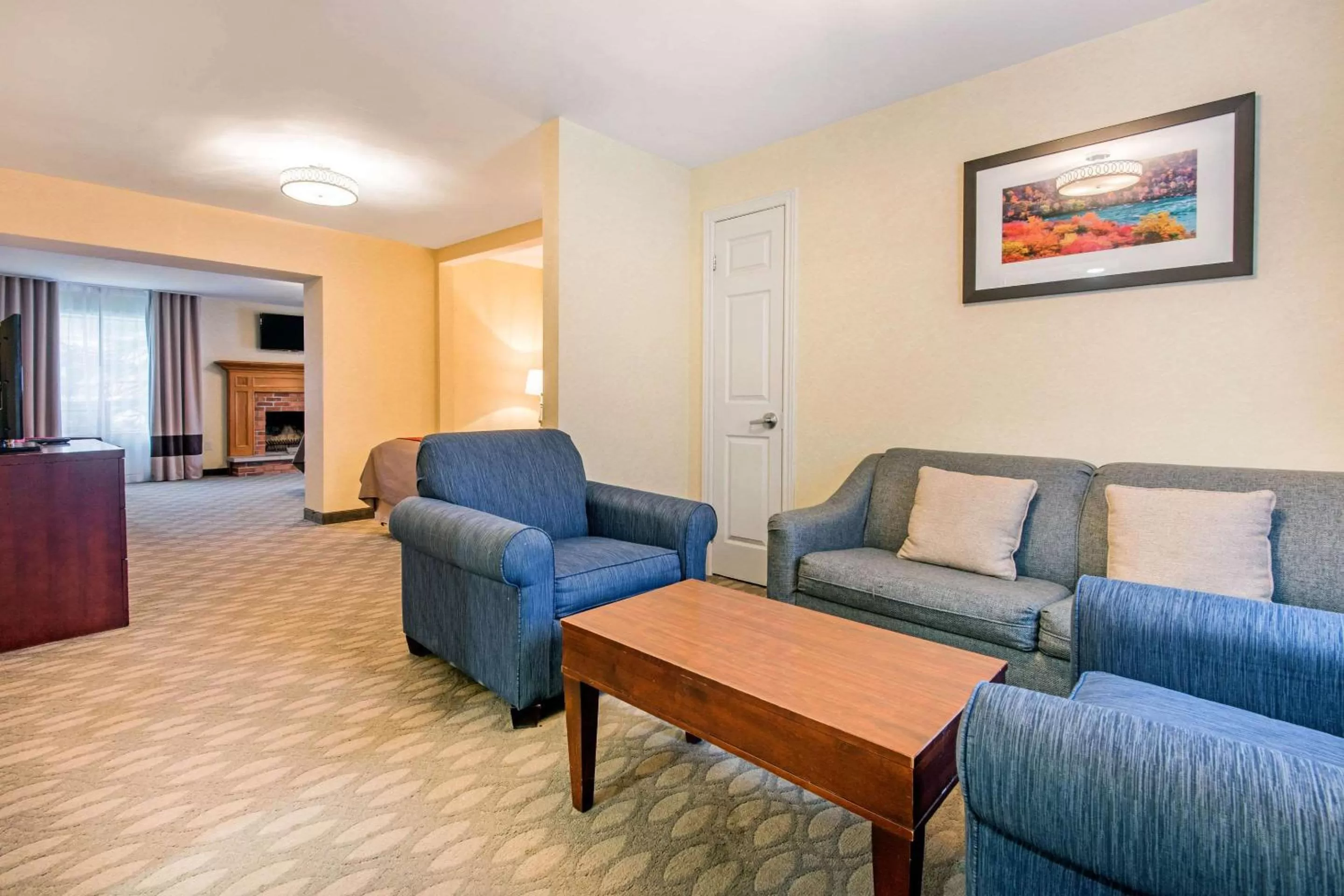 Photo of the whole room in Comfort Inn Fallsview