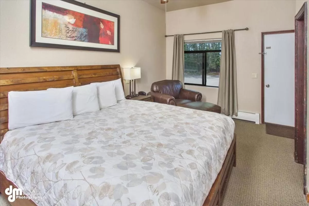 Bed in Kenai Airport Hotel