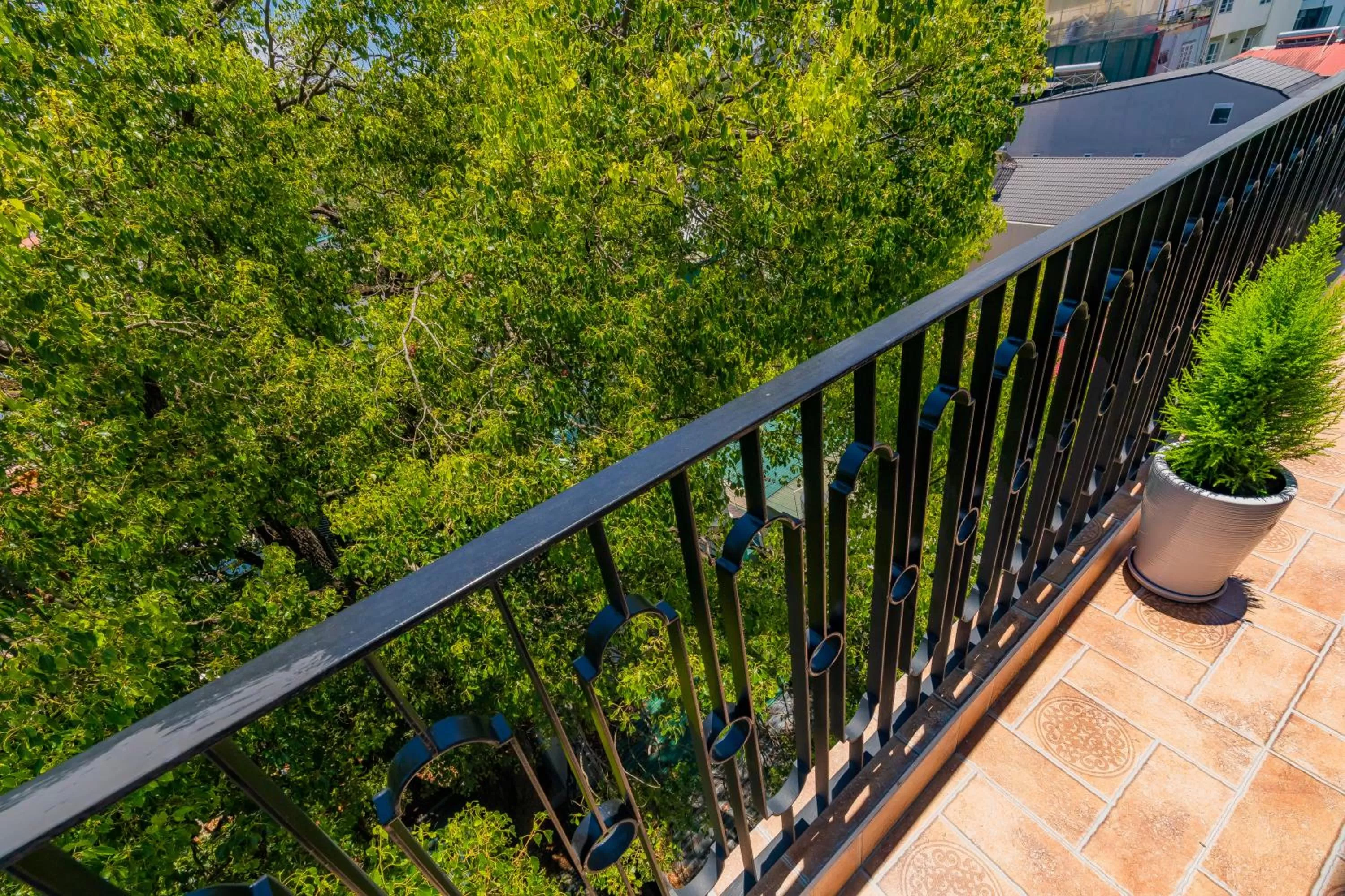 Balcony/Terrace in Khanh Uyen 3 Hotel