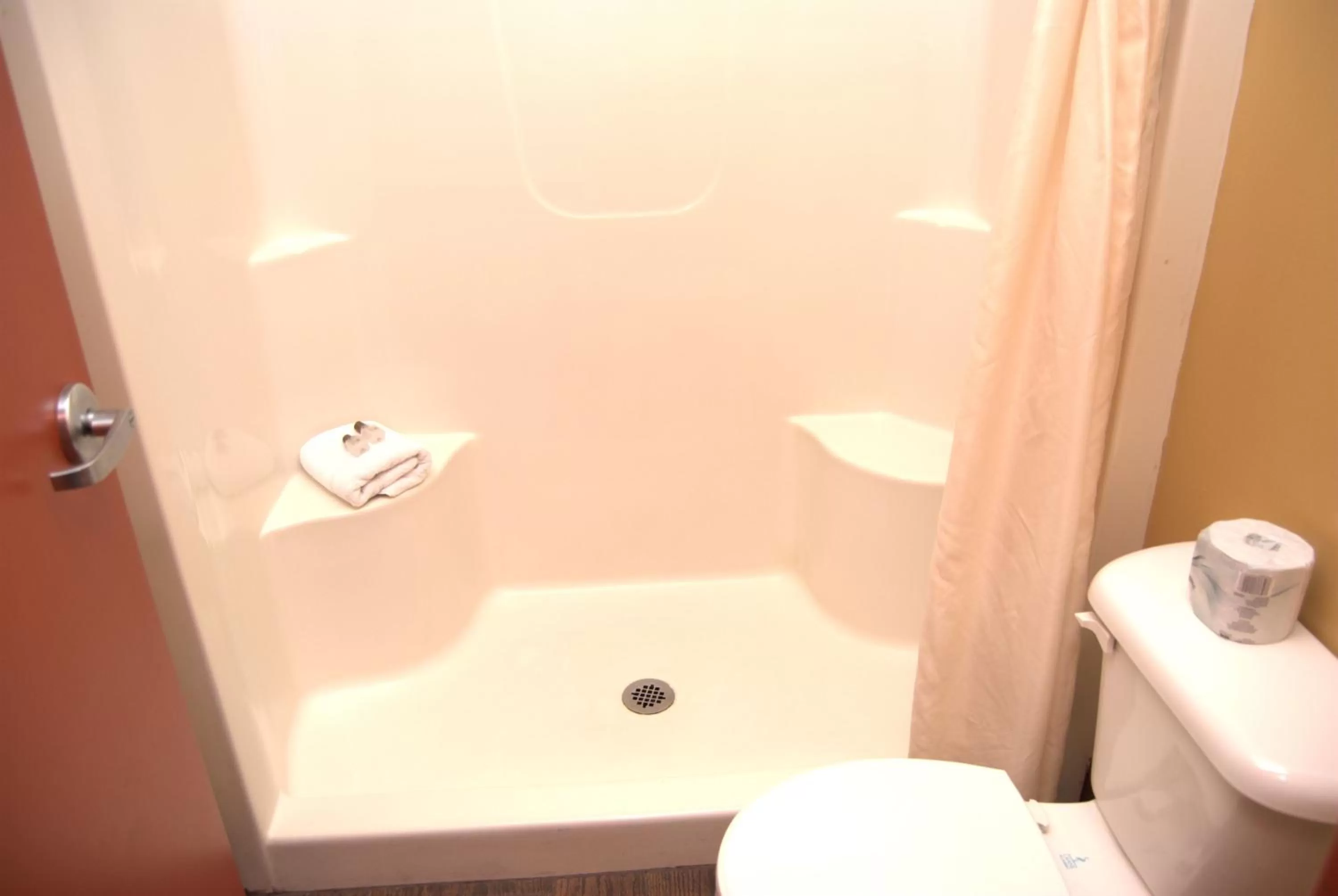 Shower in Commodore Resort