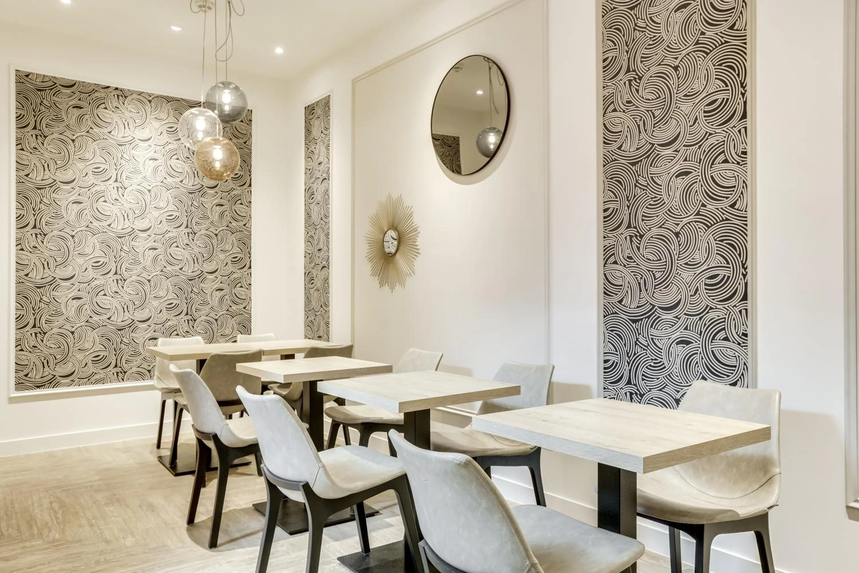 Restaurant/places to eat in Hotel Courseine