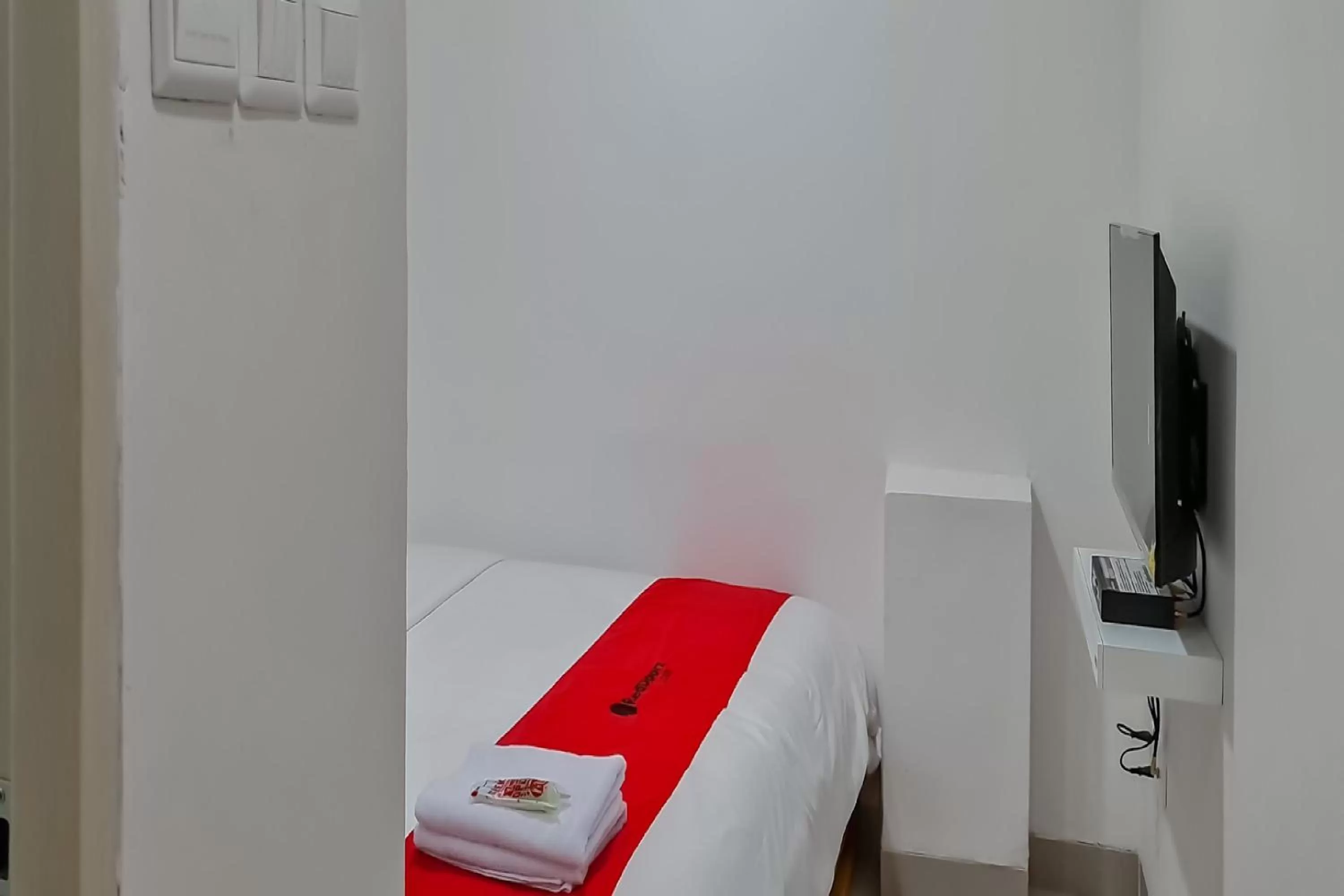 Bed in RedDoorz Plus @ Batutulis Bogor