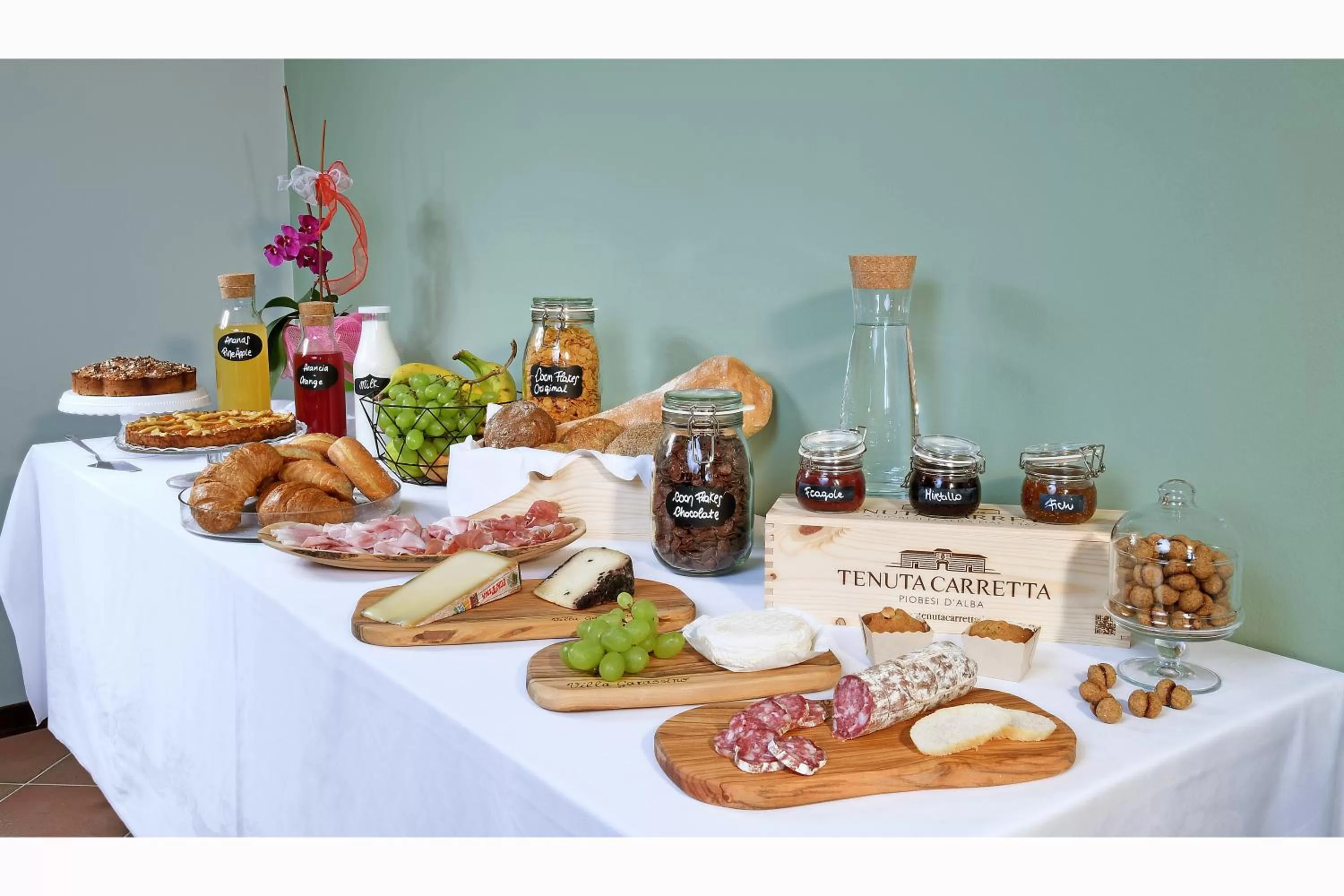 Restaurant/places to eat in Panoramic Villa Garassino - country rooms and fine restaurant