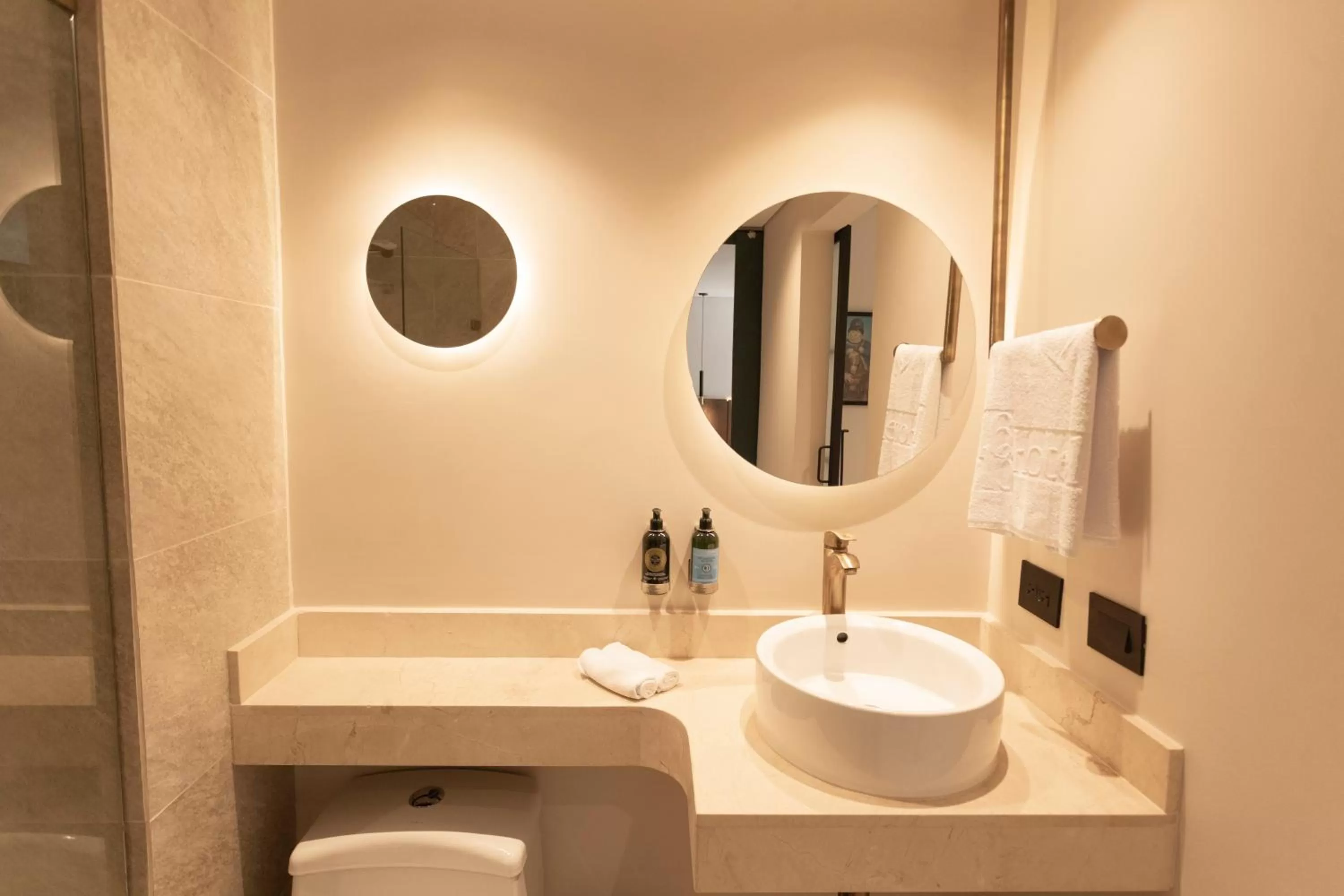 Bathroom in 1616 Hotel