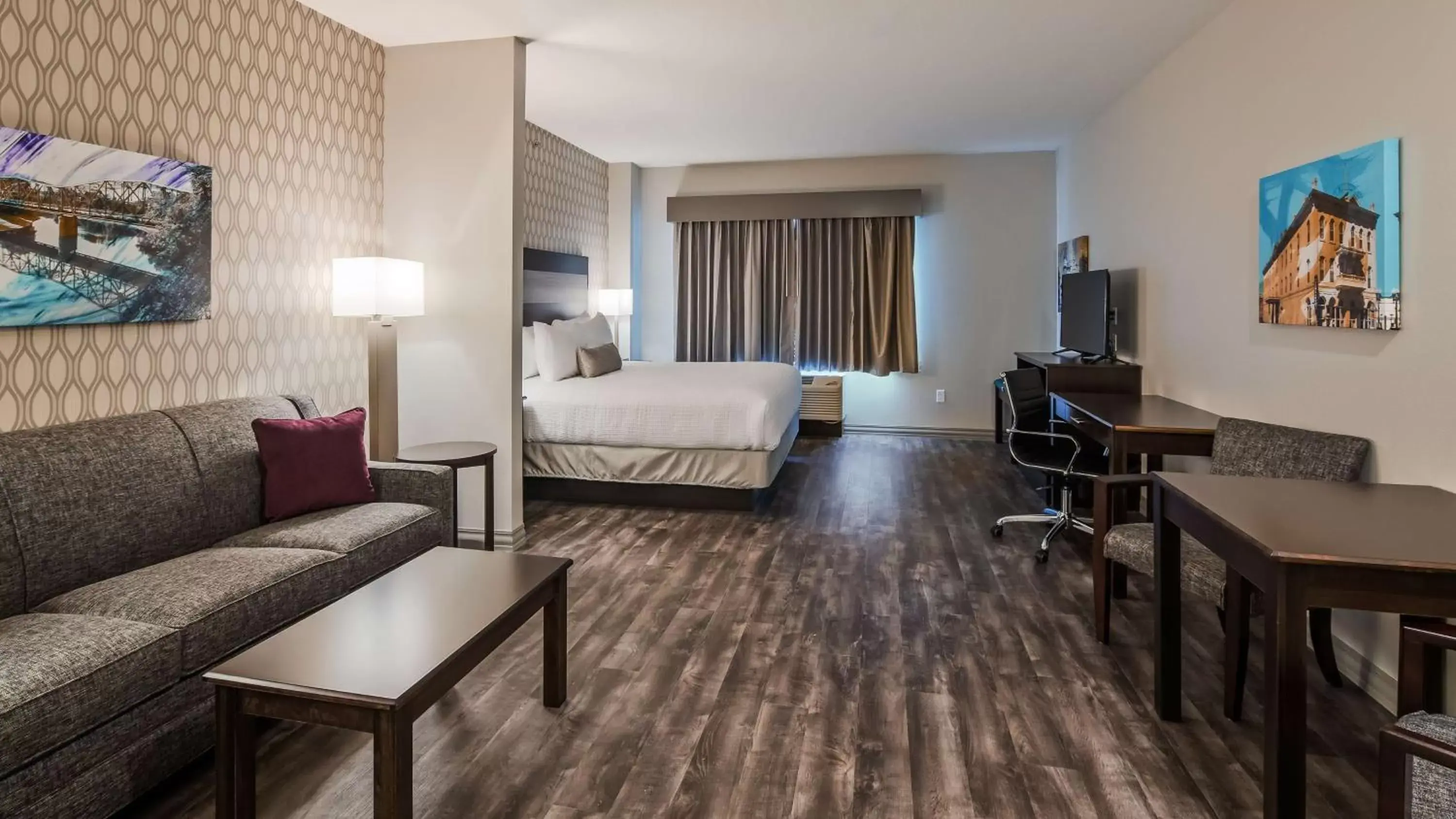 King Suite with Roll - In Shower - Disability Access in Best Western Plus Saint Peter King Suite with Roll - In Shower - Disability Access in Best Western Plus Saint Peter