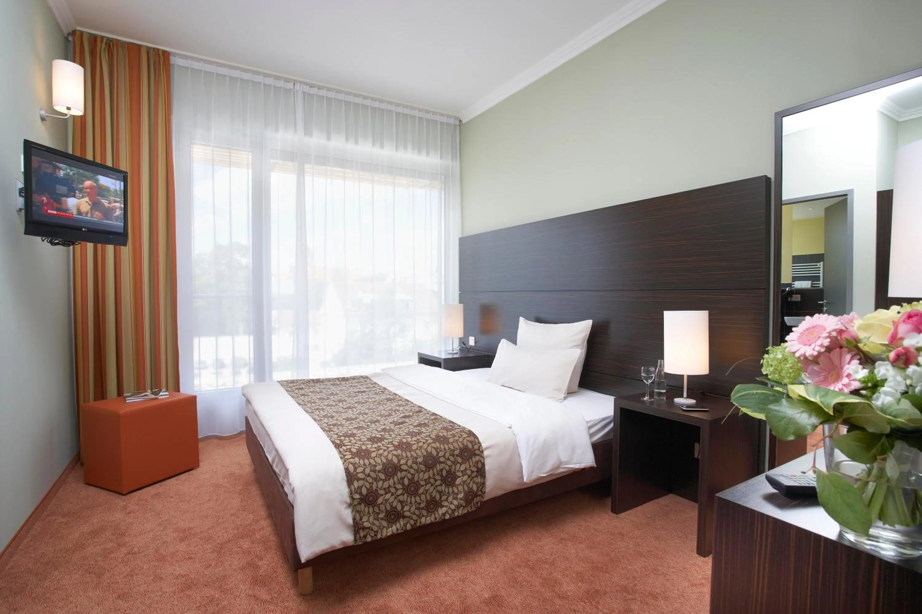 Photo of the whole room, Bed in Hotel Central Regensburg CityCentre, Sure Hotel Collection by Best Western