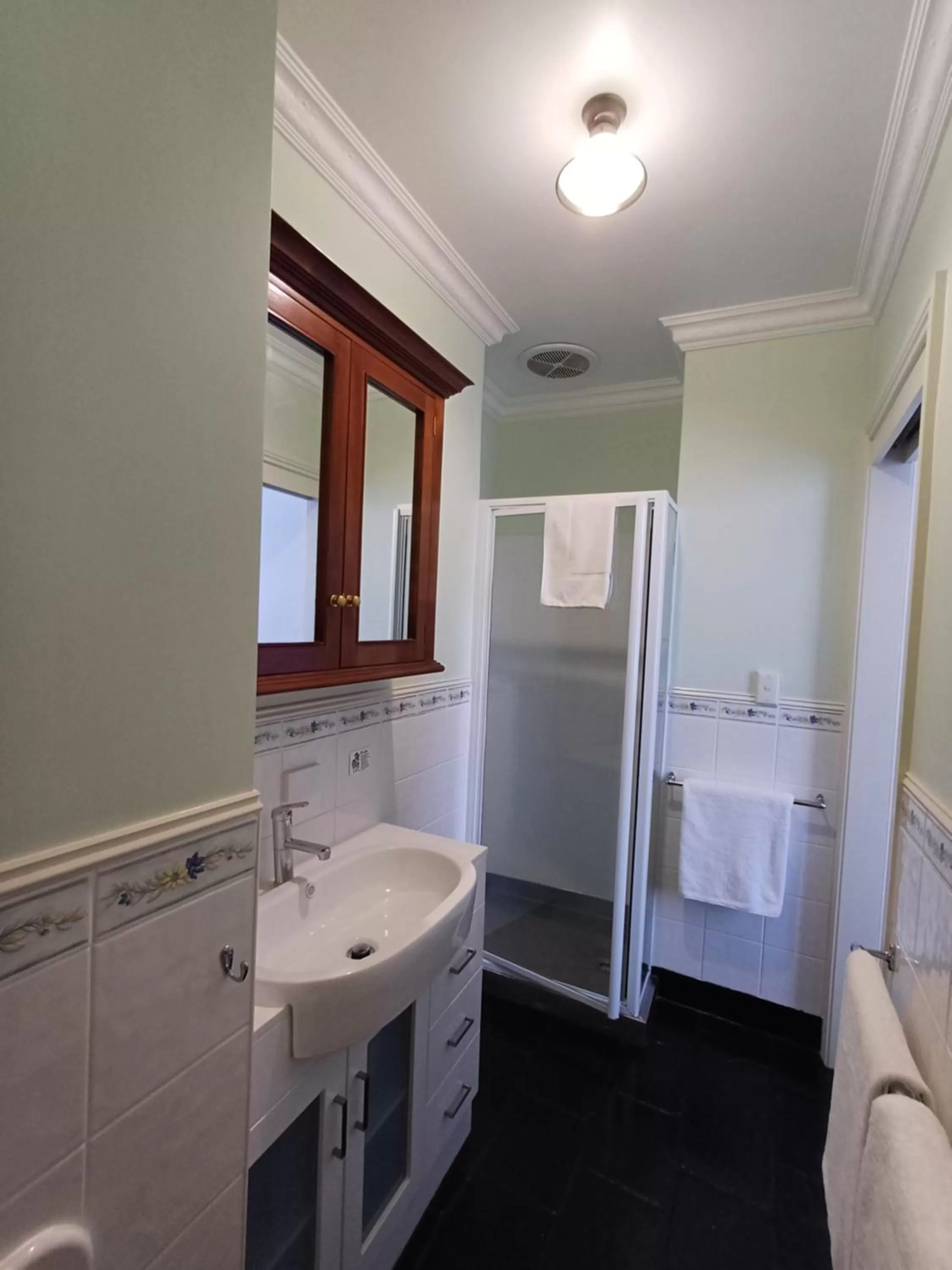 Bathroom, Bed in Art Hotel on York