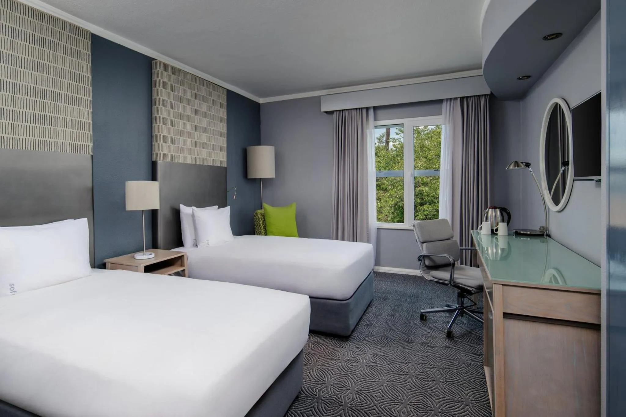 Photo of the whole room, Bed in Holiday Inn Johannesburg OR Tambo Airport Hotel by IHG