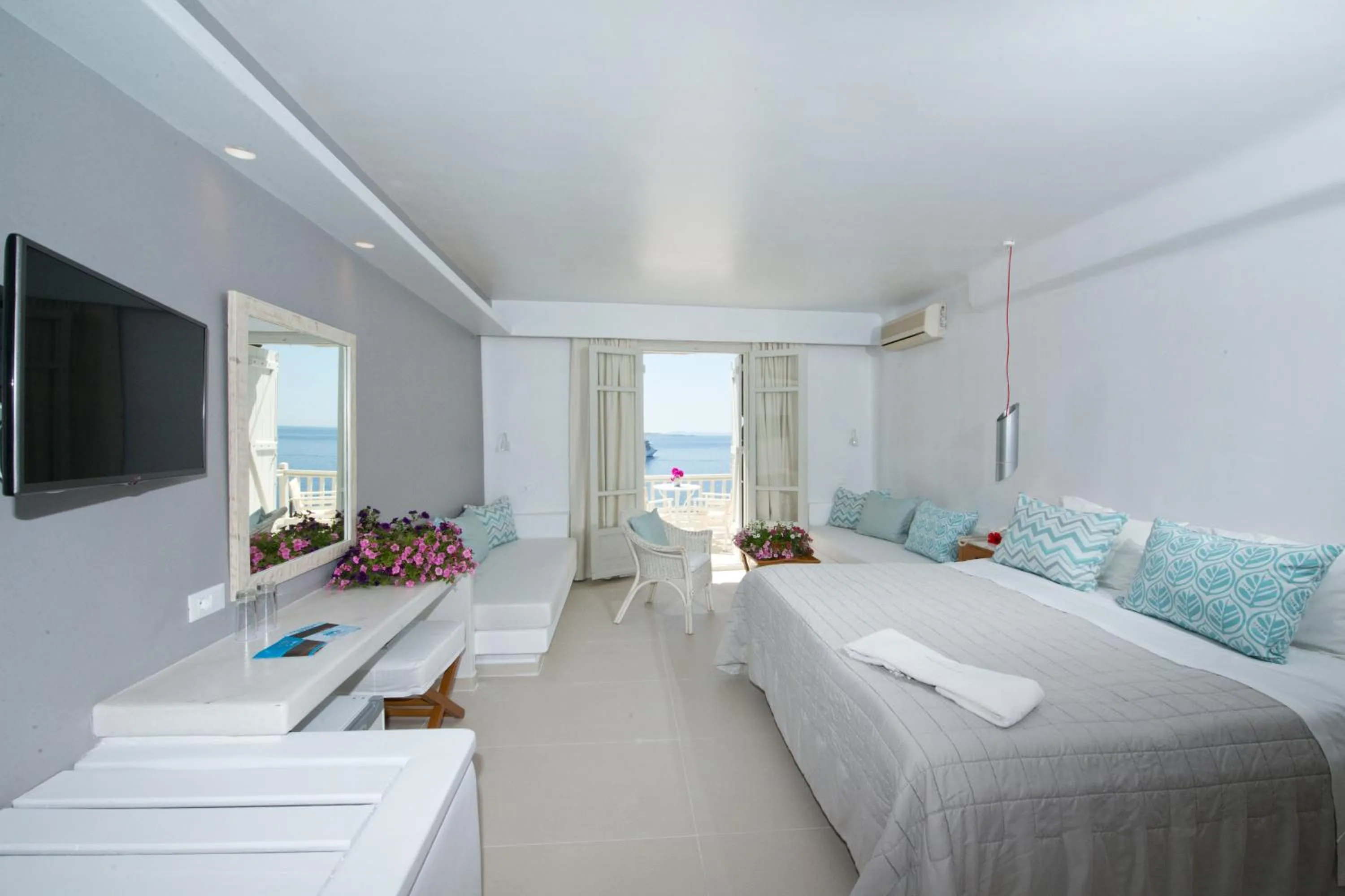Photo of the whole room, Bed in Mykonos View Hotel