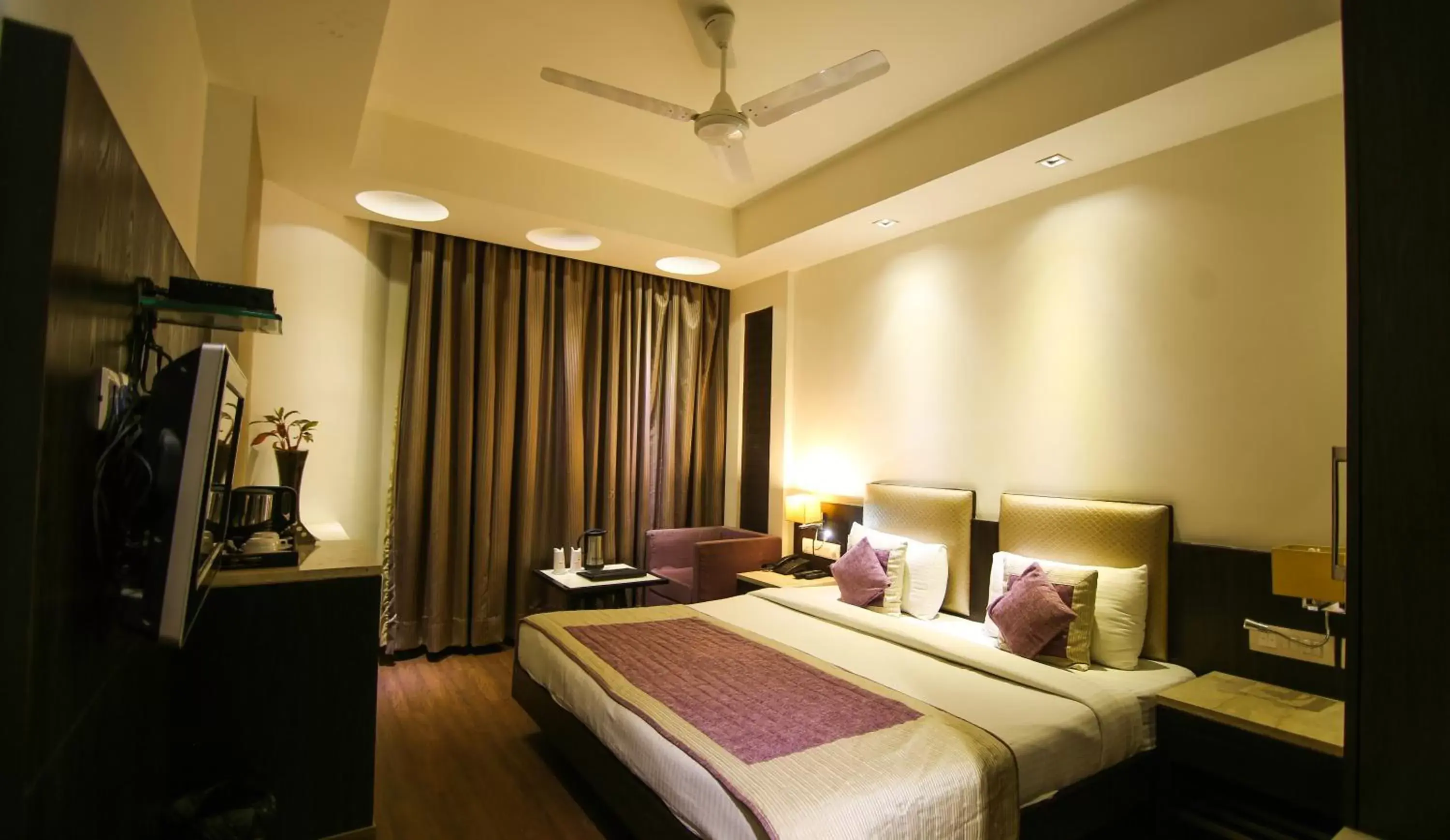 Superior Double Room in Hotel The Prime Balaji Deluxe, City Centre, With Free Airport Pickup Superior Double Room in Hotel The Prime Balaji Deluxe, City Centre, With Free Airport Pickup