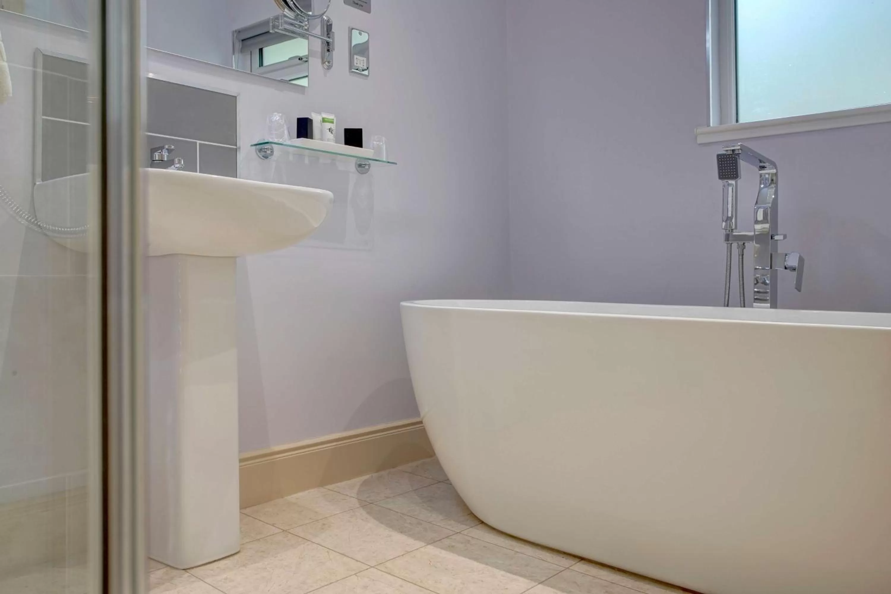 Bathroom in All Seasons Philipburn, BW Signature Collection