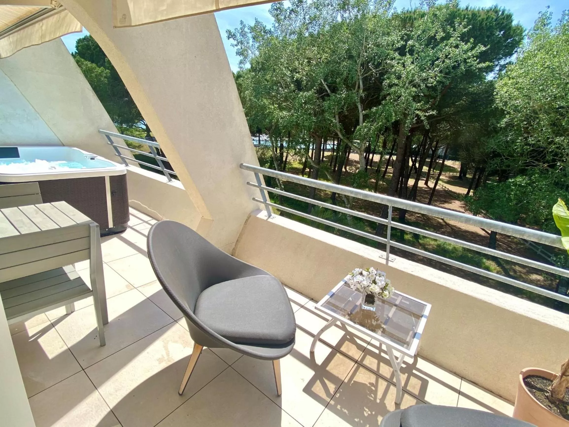 Hot Tub in GOLF HOTEL