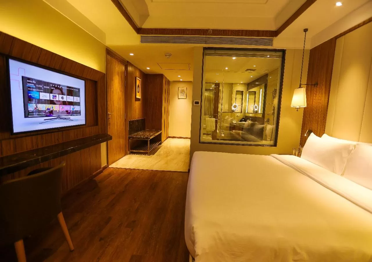 Bedroom, Bed in Radisson Bhopal