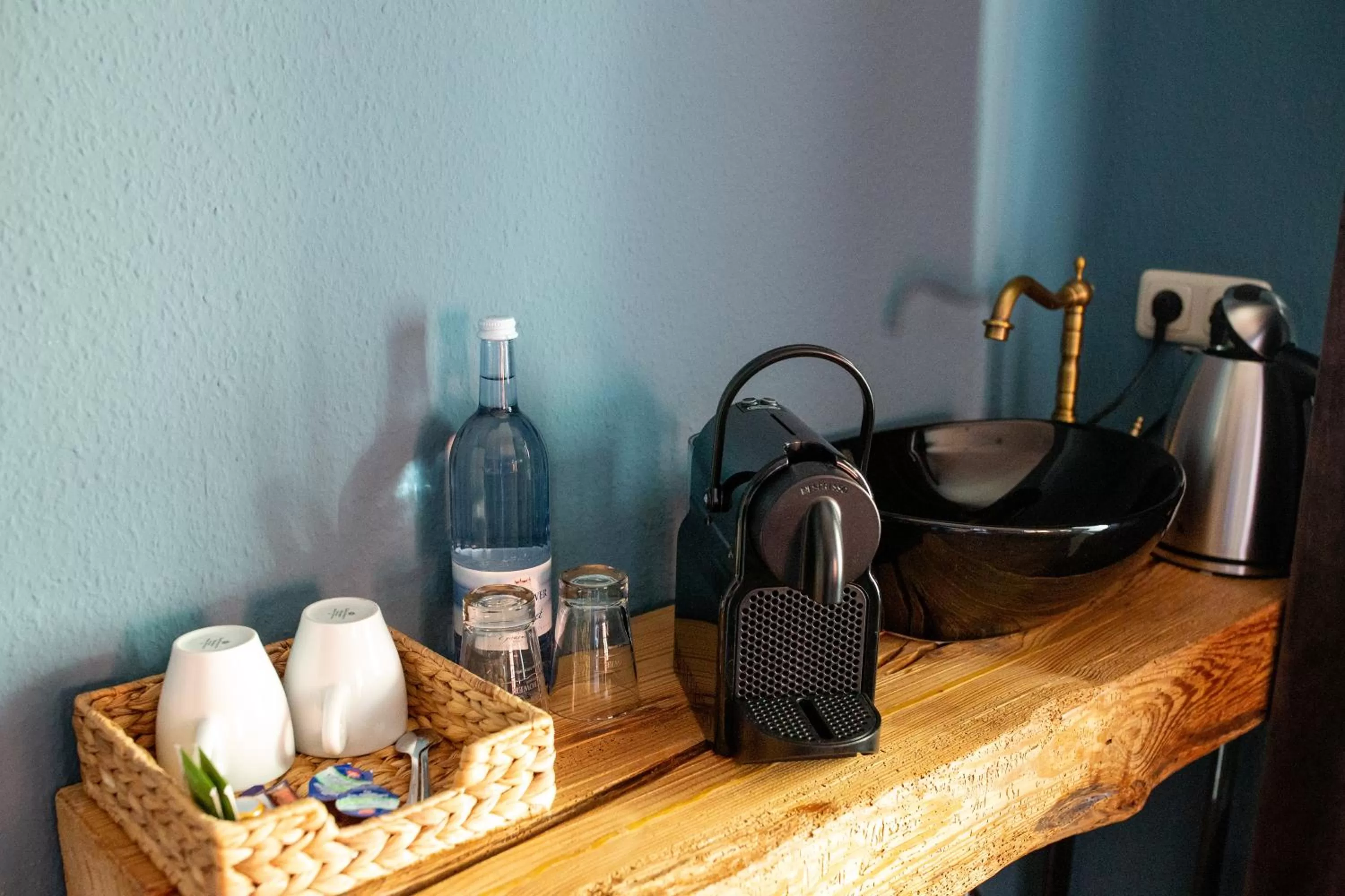 Coffee/tea facilities, Kitchen/Kitchenette in Hotel Inselhof