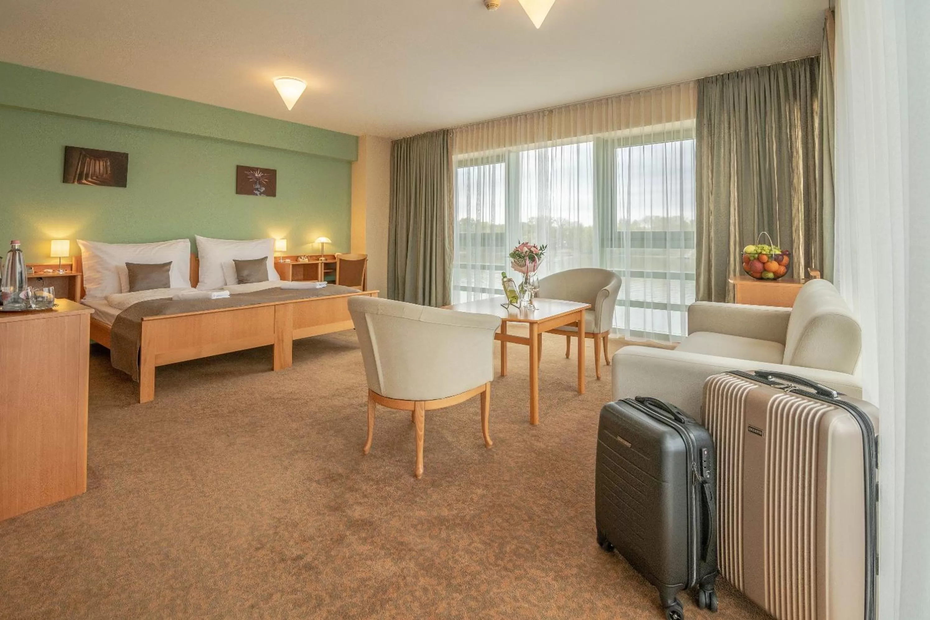 Photo of the whole room, Seating Area in Szent János Hotel