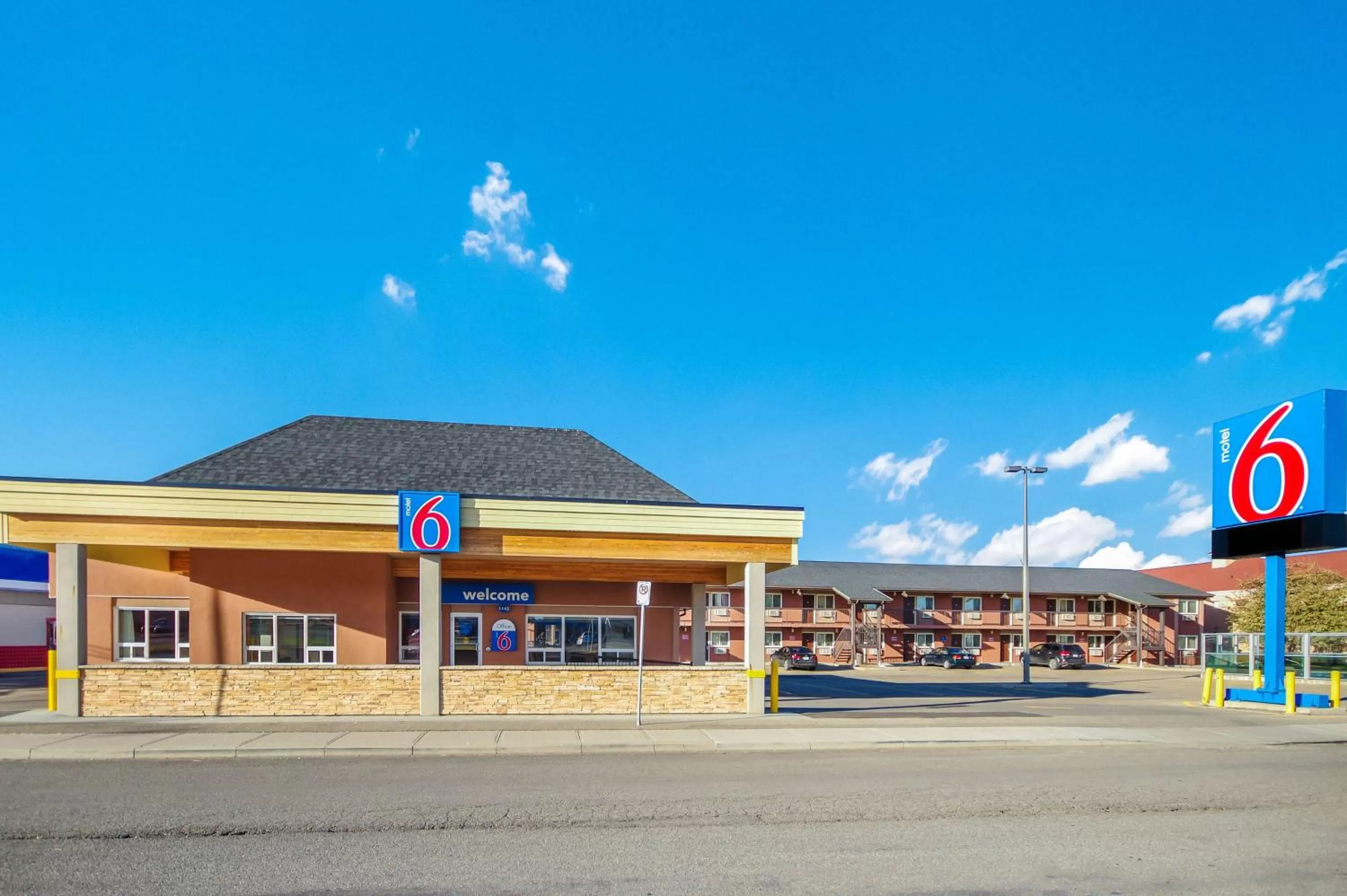 Property building in Motel 6-Lethbridge, AB