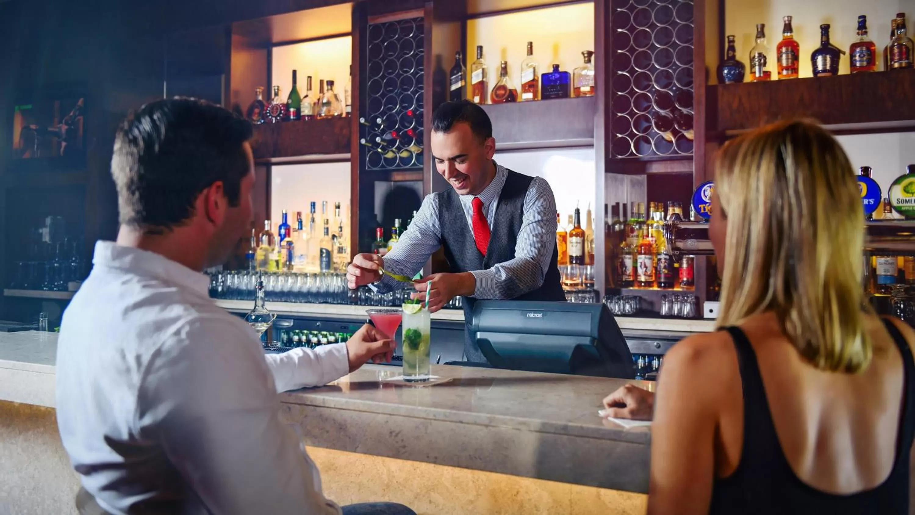 Lounge or bar in InterContinental Bahrain by IHG