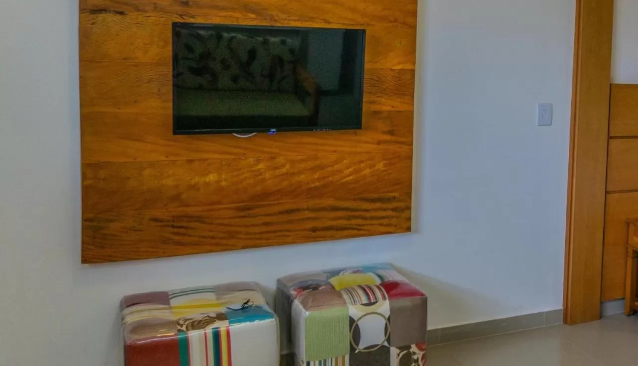 Communal lounge/ TV room, TV/Entertainment Center in Pousada Ilha Vitoria