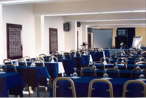 Business facilities in Philippion