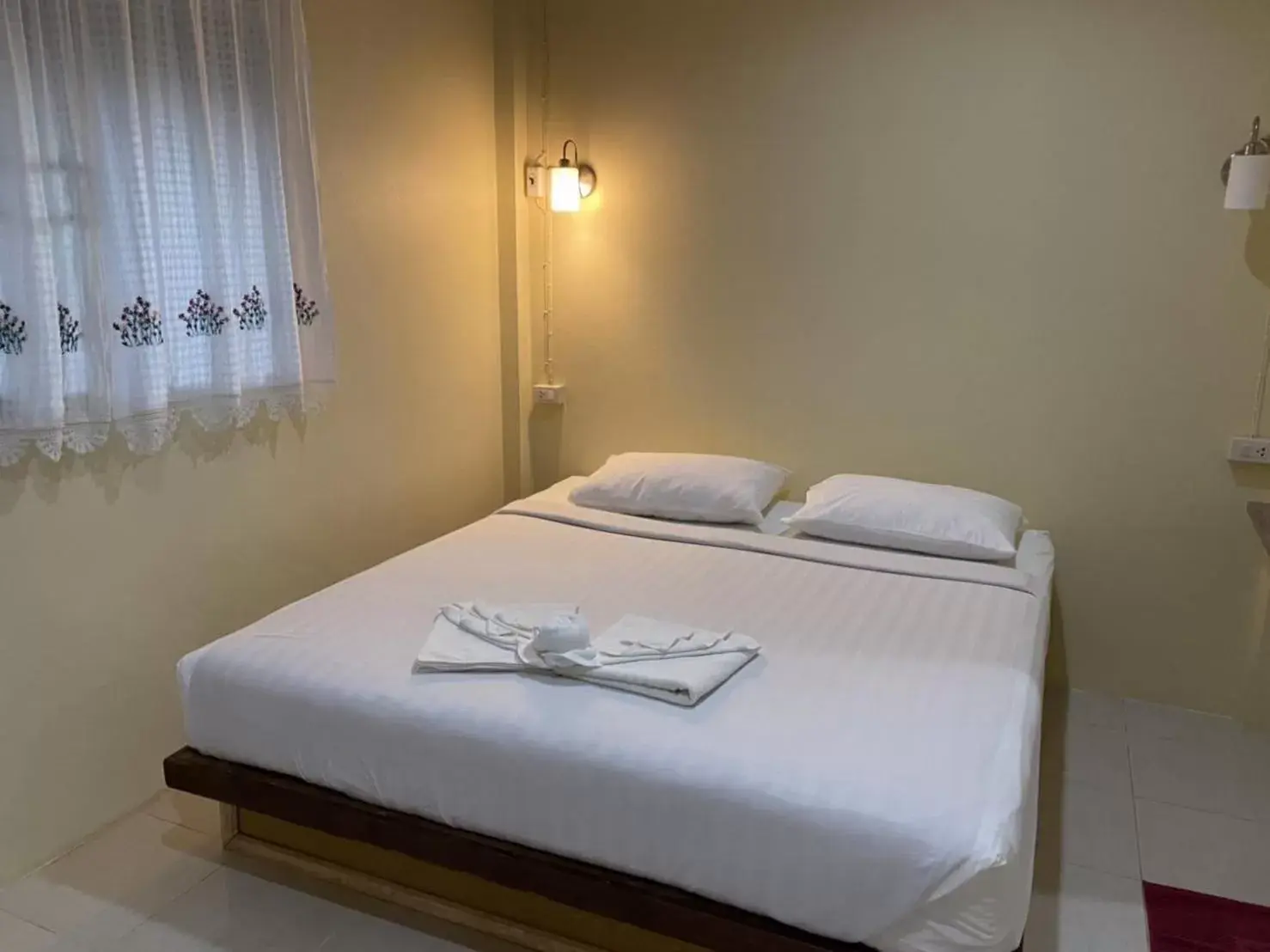 Deluxe Room in Khao Sok Jungle Huts Resort Deluxe Room in Khao Sok Jungle Huts Resort