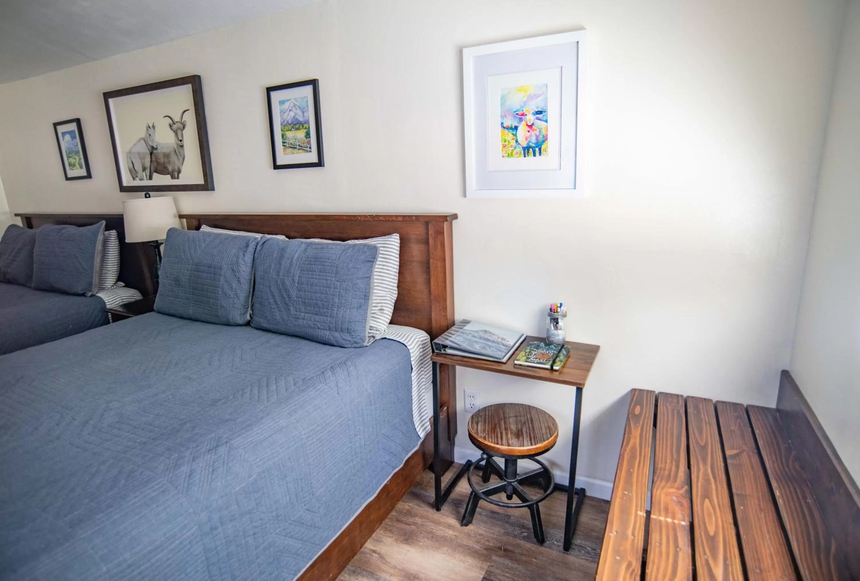 Bed in Mt Williamson Motel and Basecamp