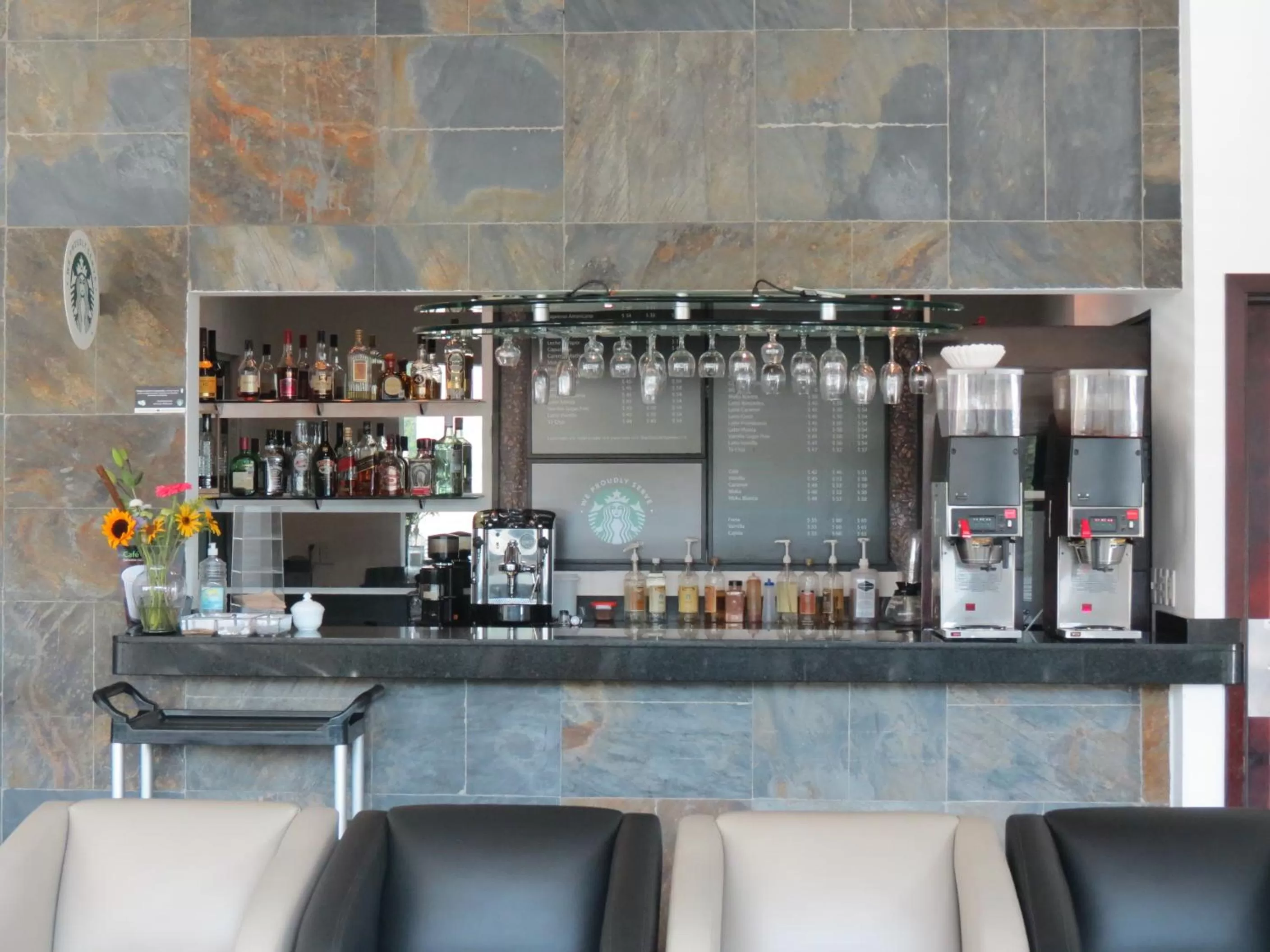 Lounge or bar in Hotel Ankara "Las Lomas"