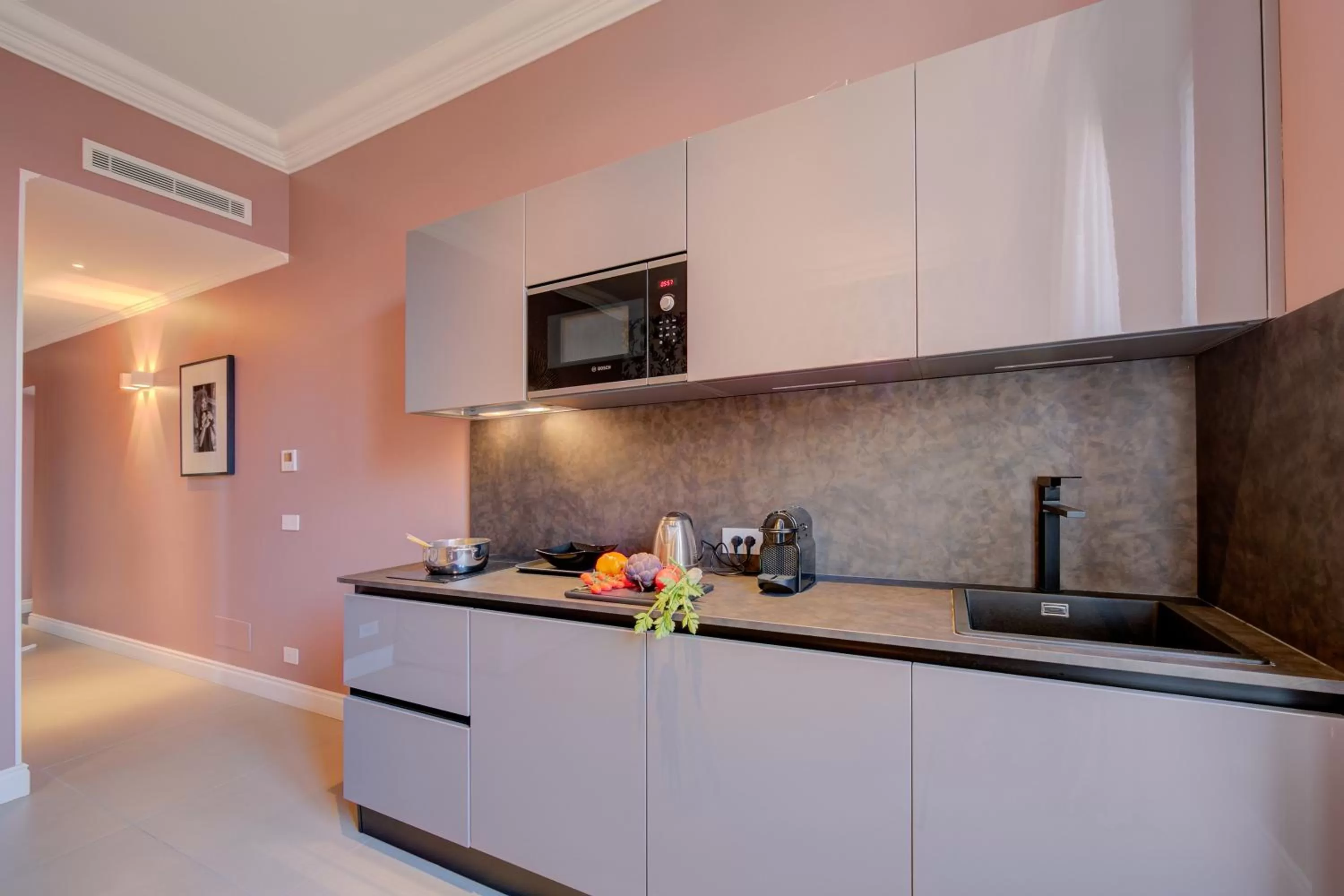 Kitchen or kitchenette, Kitchen/Kitchenette in Boutique Central Apartments- Happy Rentals
