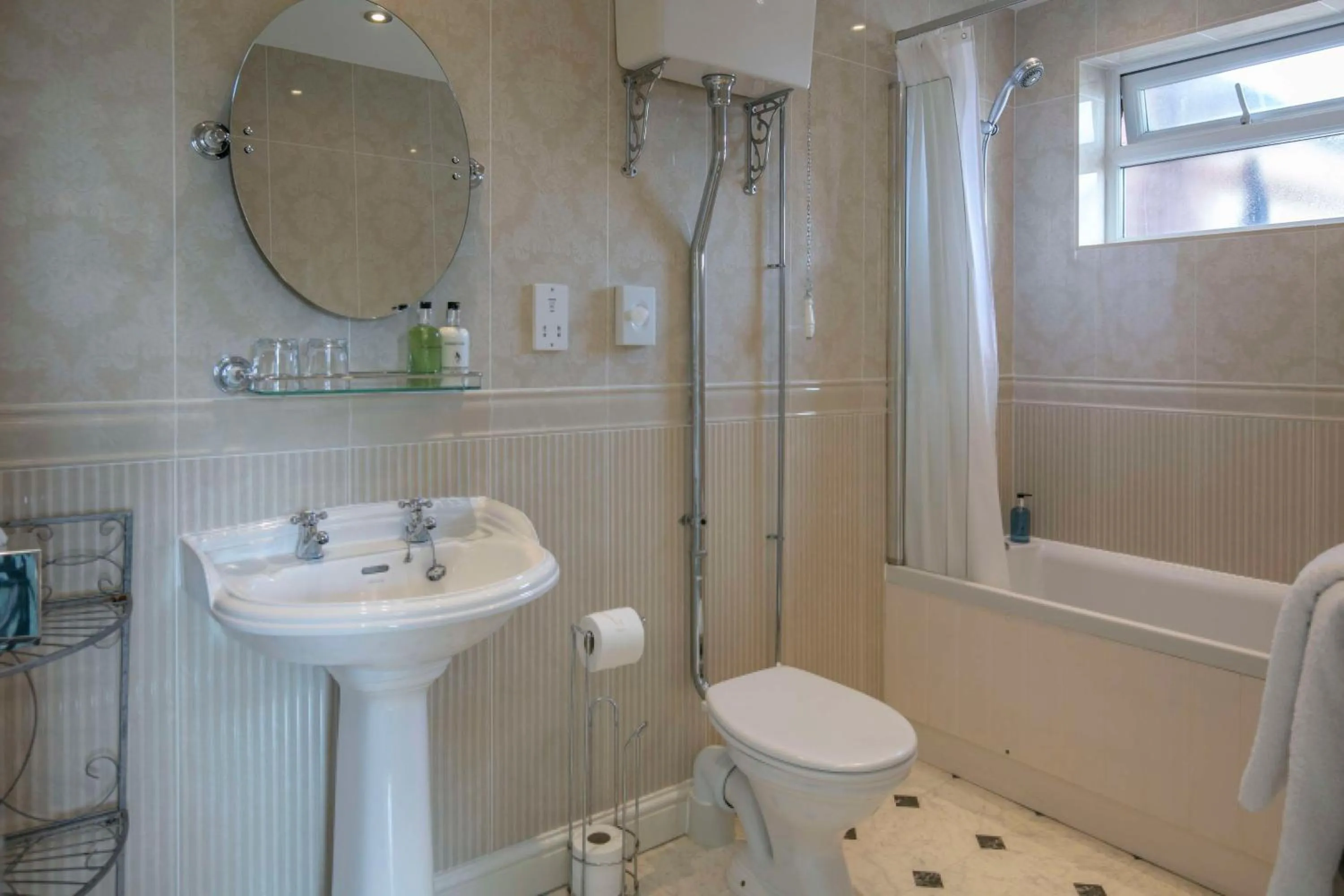 Bathroom in Best Western Sysonby Knoll Hotel