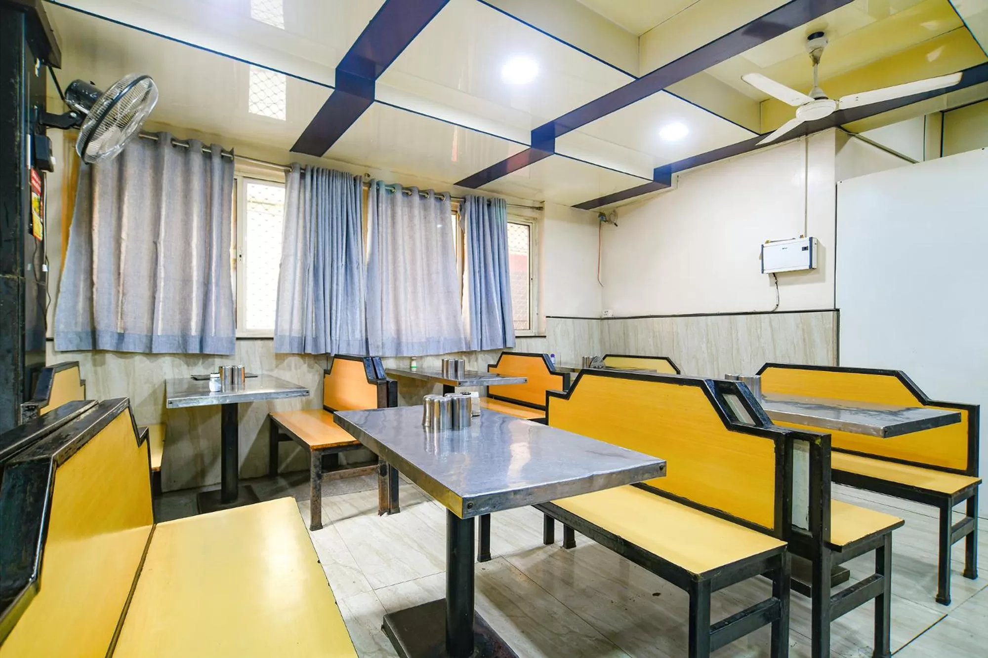 Restaurant/places to eat in FabHotel Satyug Jaisinghpura