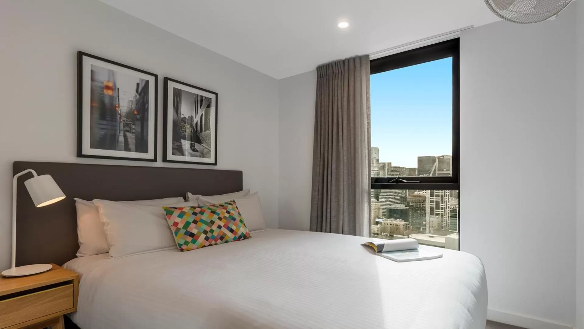 Bed in Oaks Melbourne Southbank Suites