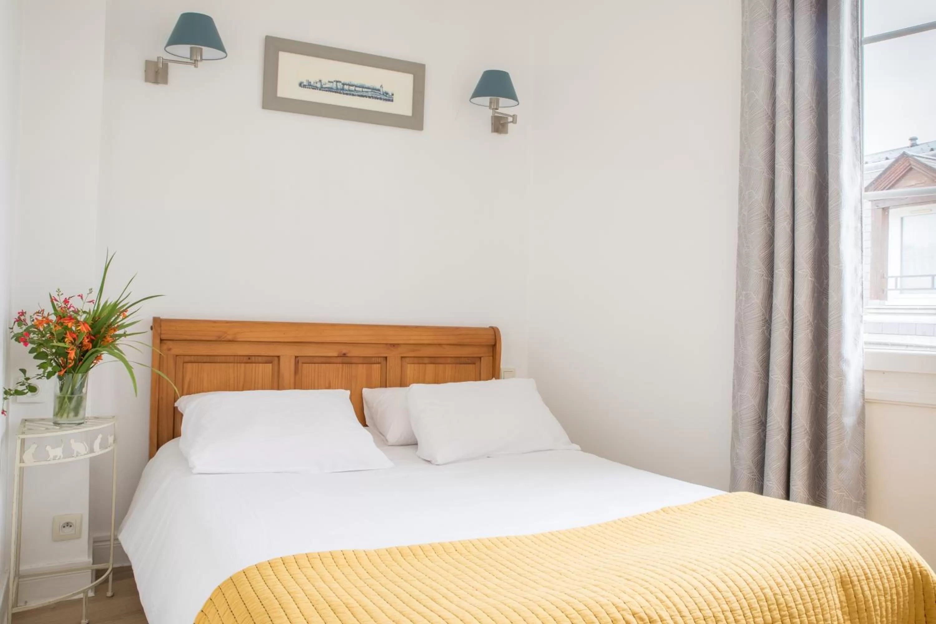 Bed in Hôtel Le Plantagenet