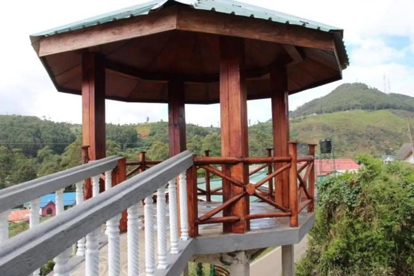 Property building, Balcony/Terrace in Pigeons Nest