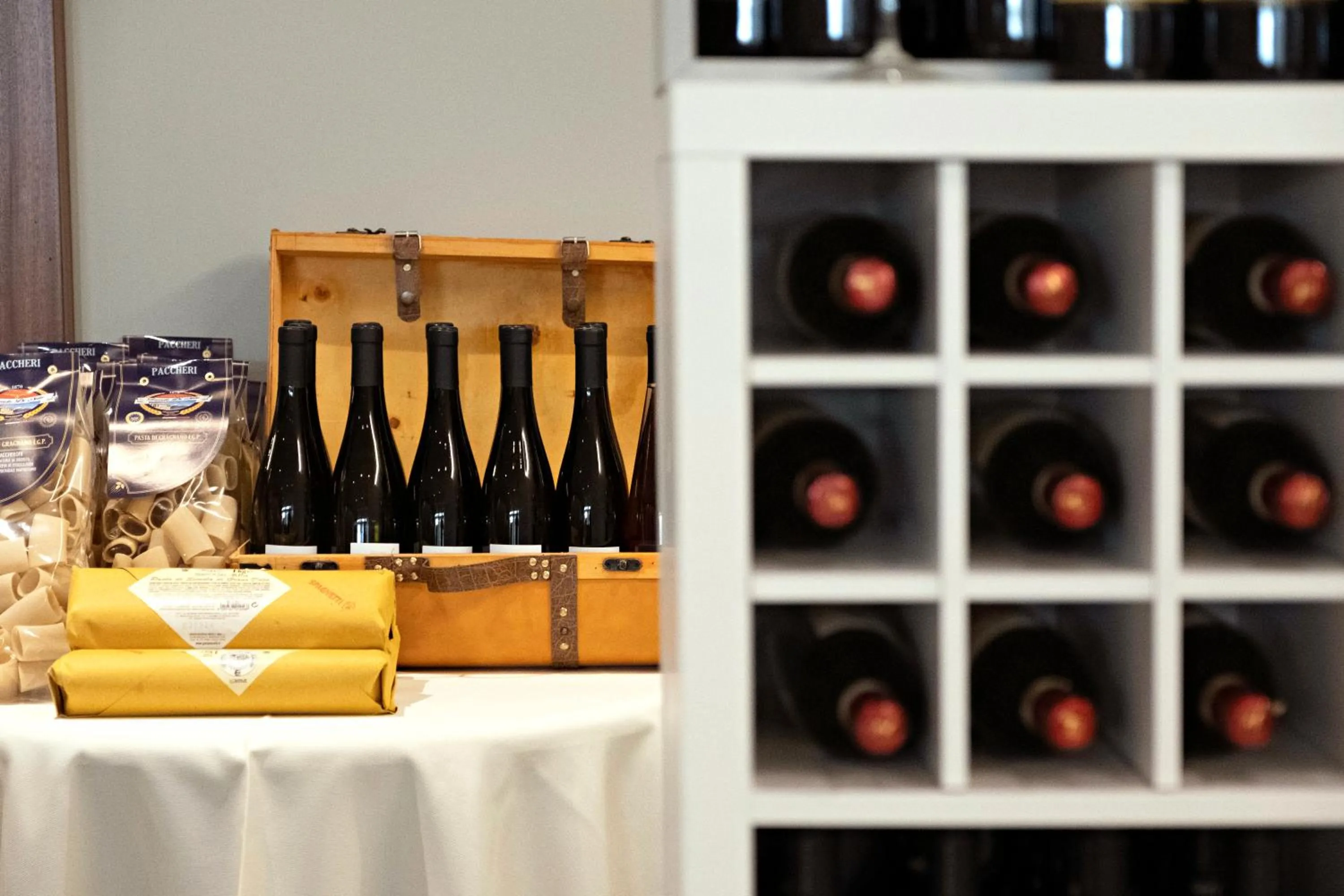 Restaurant/places to eat in Hotel Mirage