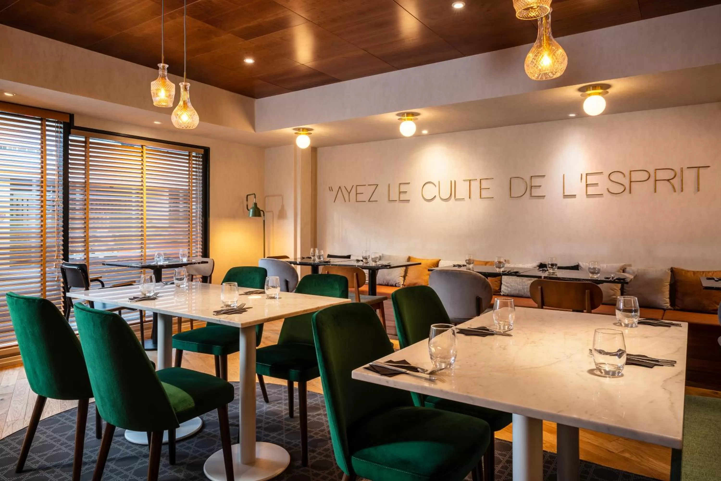 Restaurant/places to eat in Mercure Paris Montparnasse Pasteur