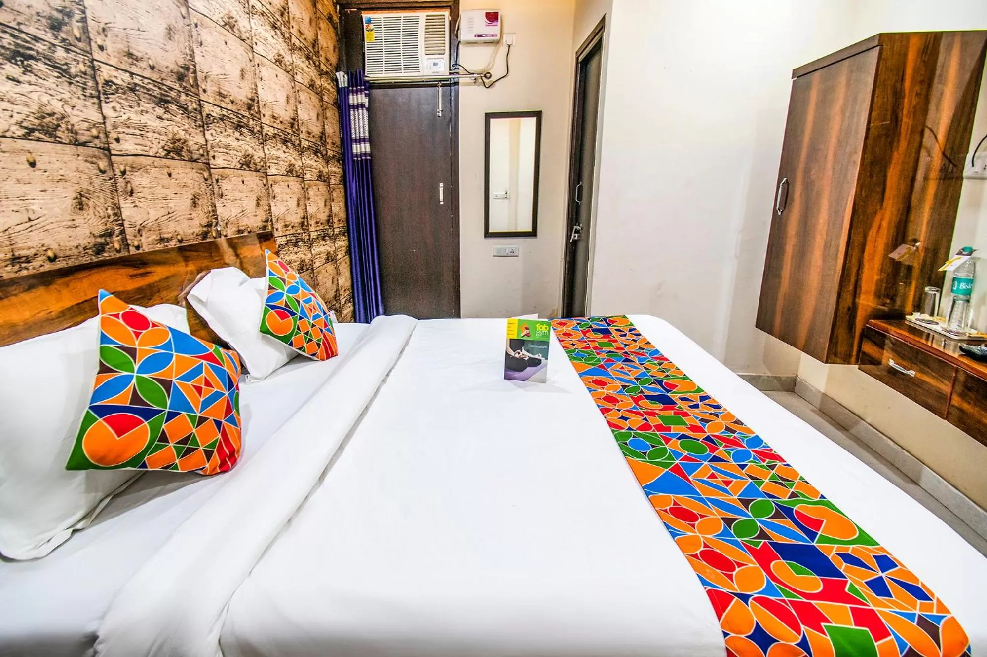 Bed in Via Elysian Grand - 3 kms from Chaudhary Charan Singh International Airport Lucknow