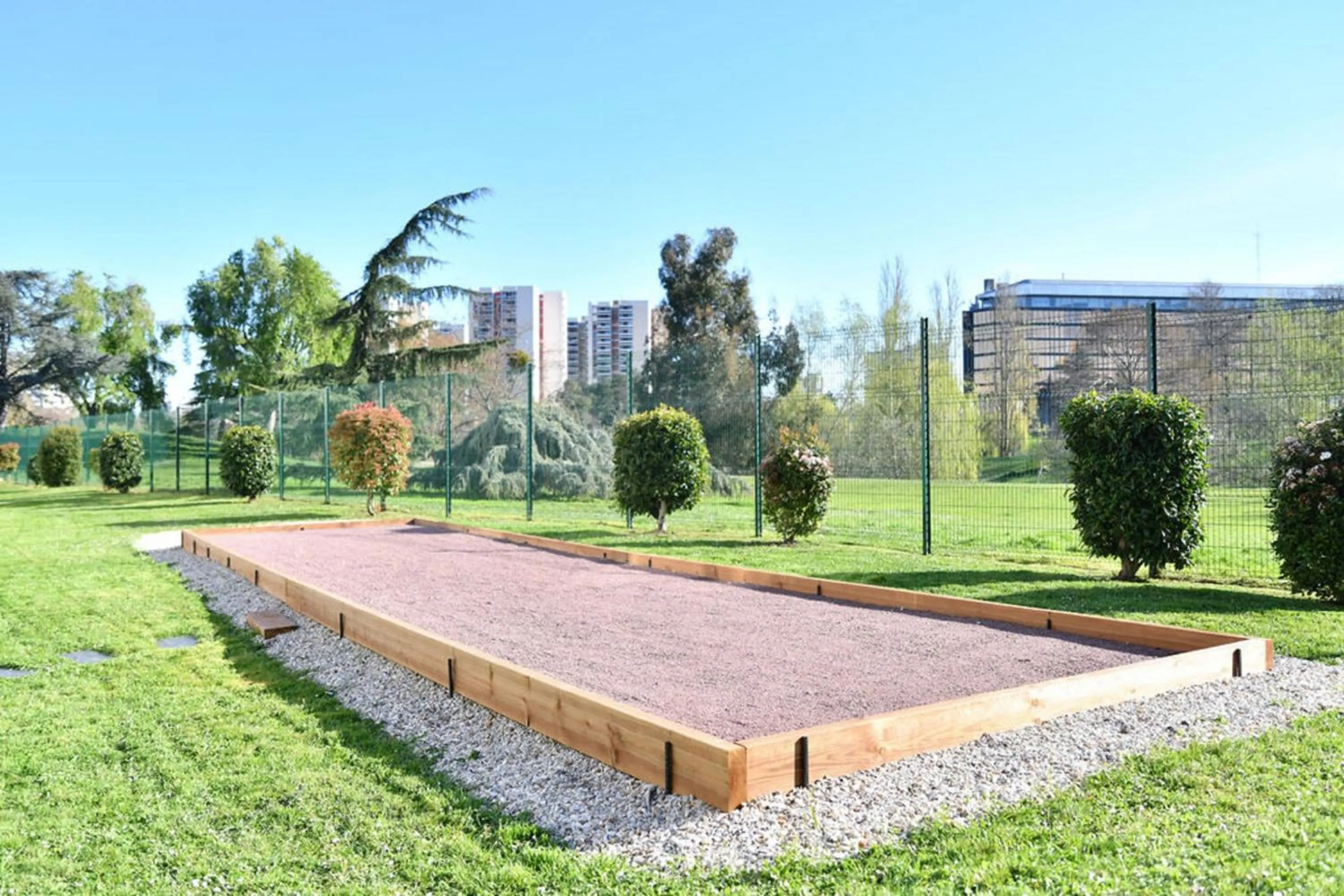 Garden in Novotel Paris Créteil Le Lac