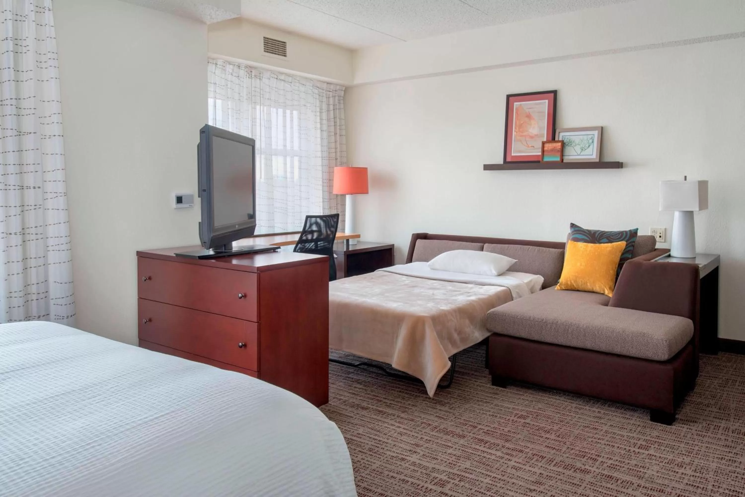 Photo of the whole room, Bed in Residence Inn by Marriott Newark Elizabeth/Liberty International Airport