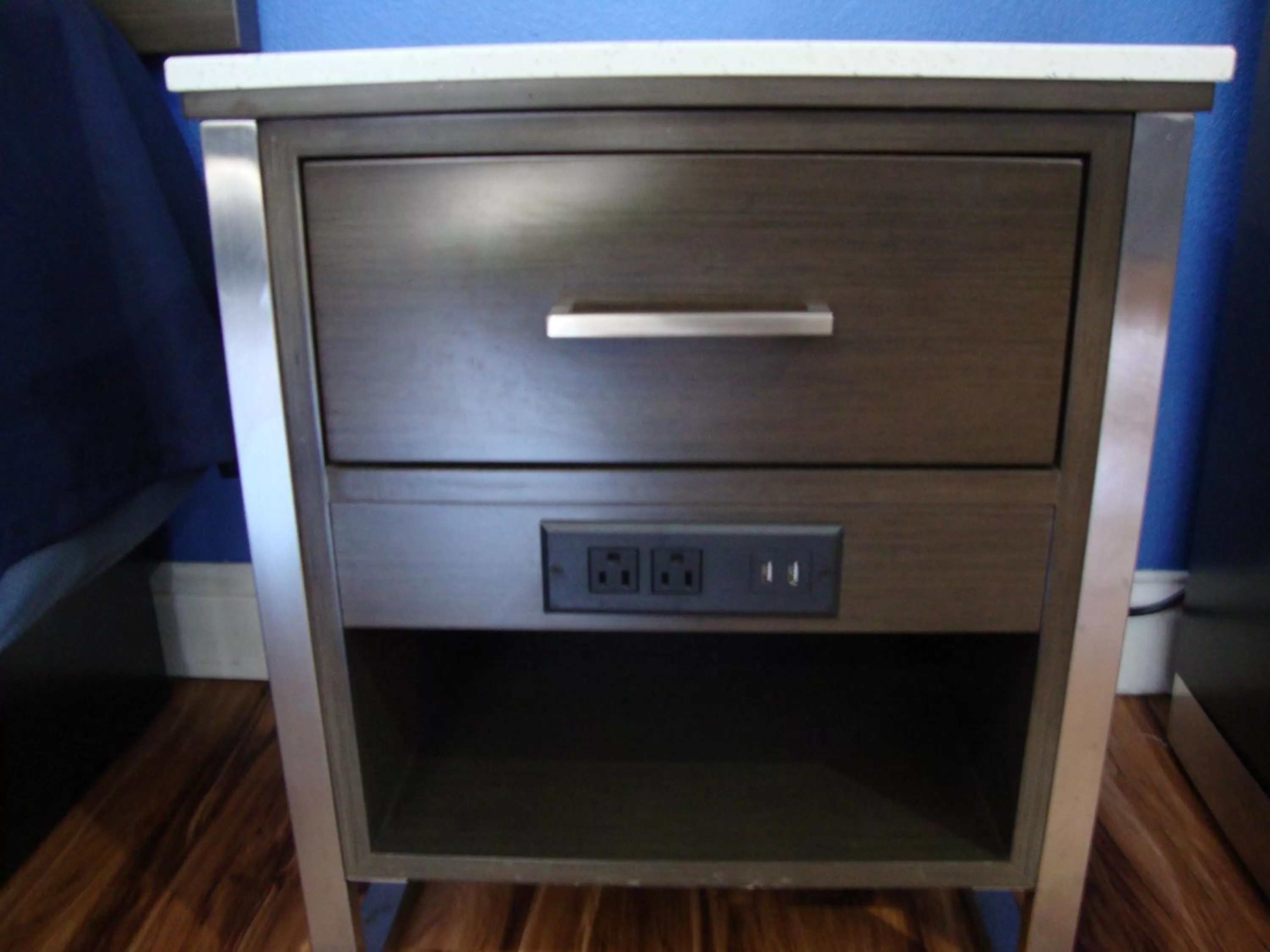 TV and multimedia in Oasis Inn Sacramento- Elk Grove