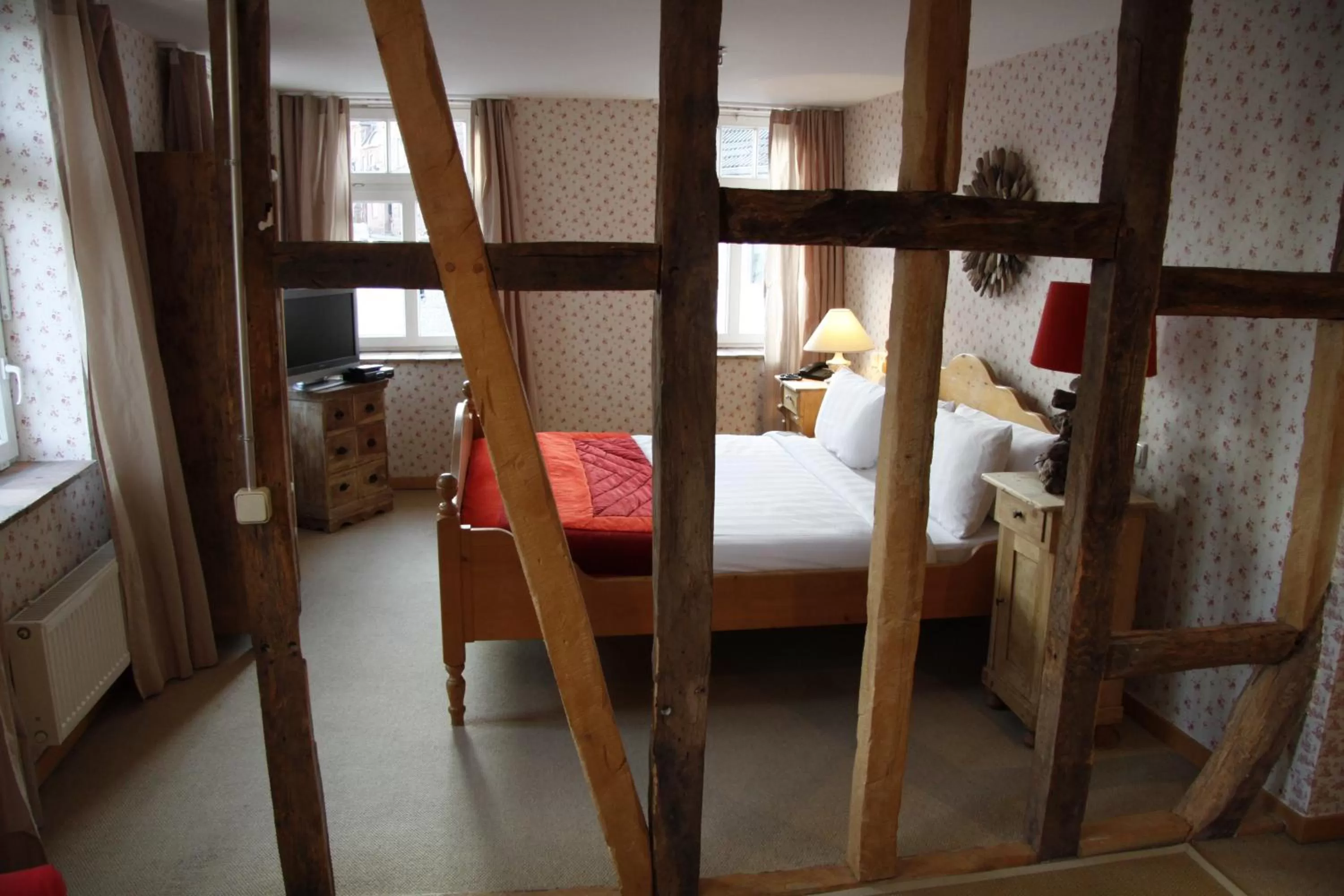 Photo of the whole room, Bed in Zur Ewigen Lampe Romantisches Landhotel & Restaurant