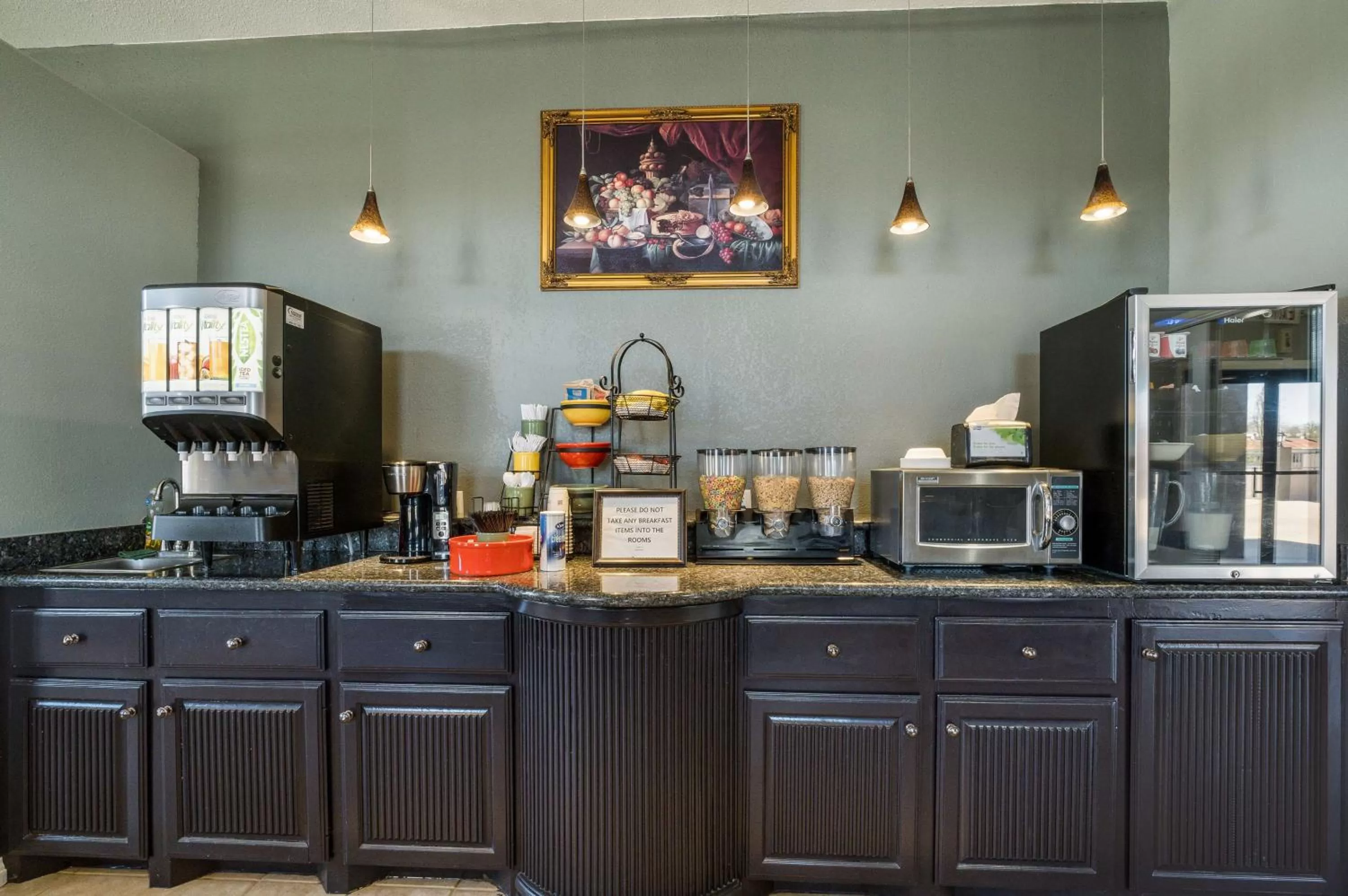 Restaurant/places to eat in SureStay Hotel by Best Western Alice