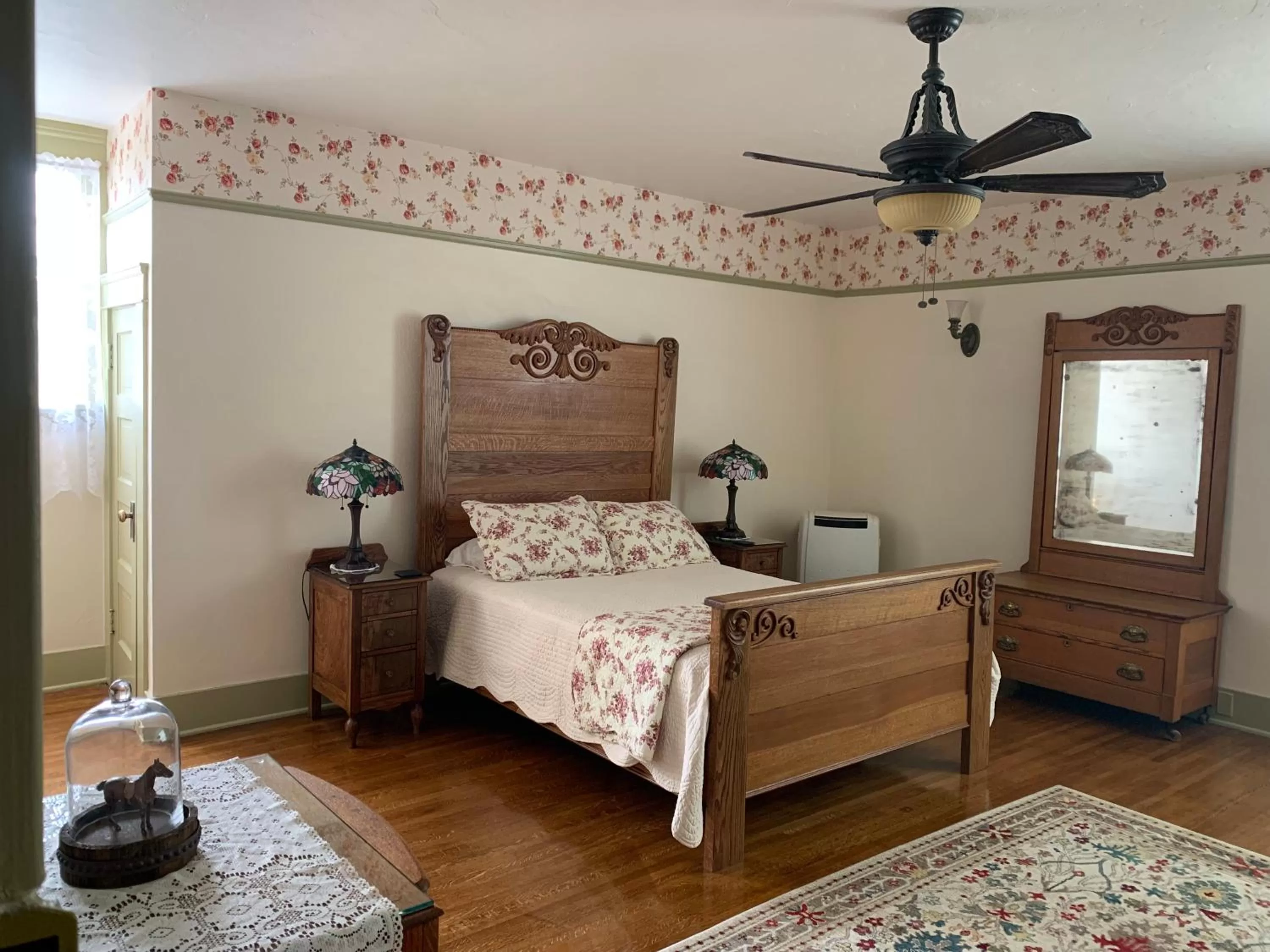 Bed in Mount Shasta Ranch Bed and Breakfast