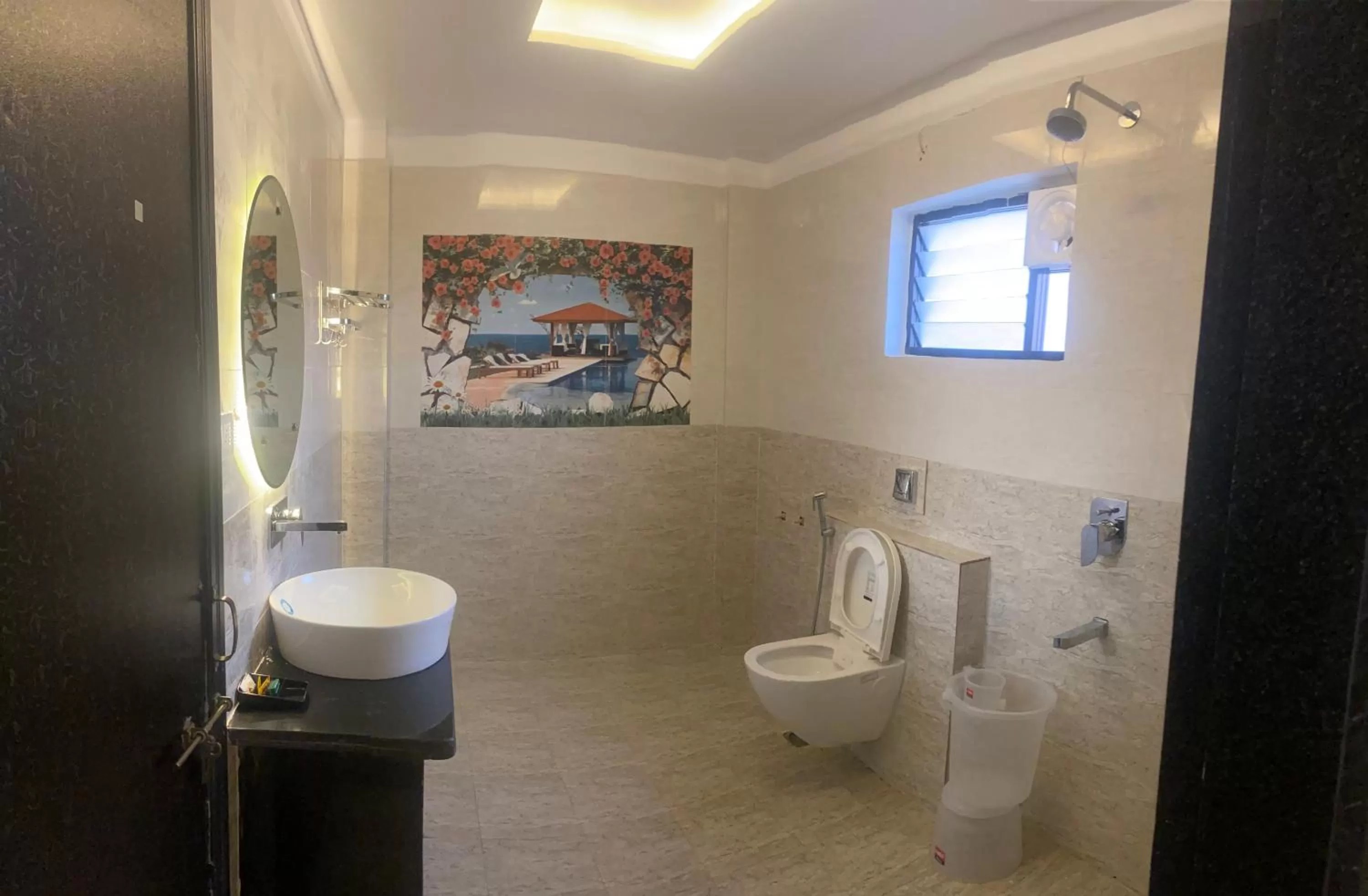 Shower in Hotel Golden Bliss