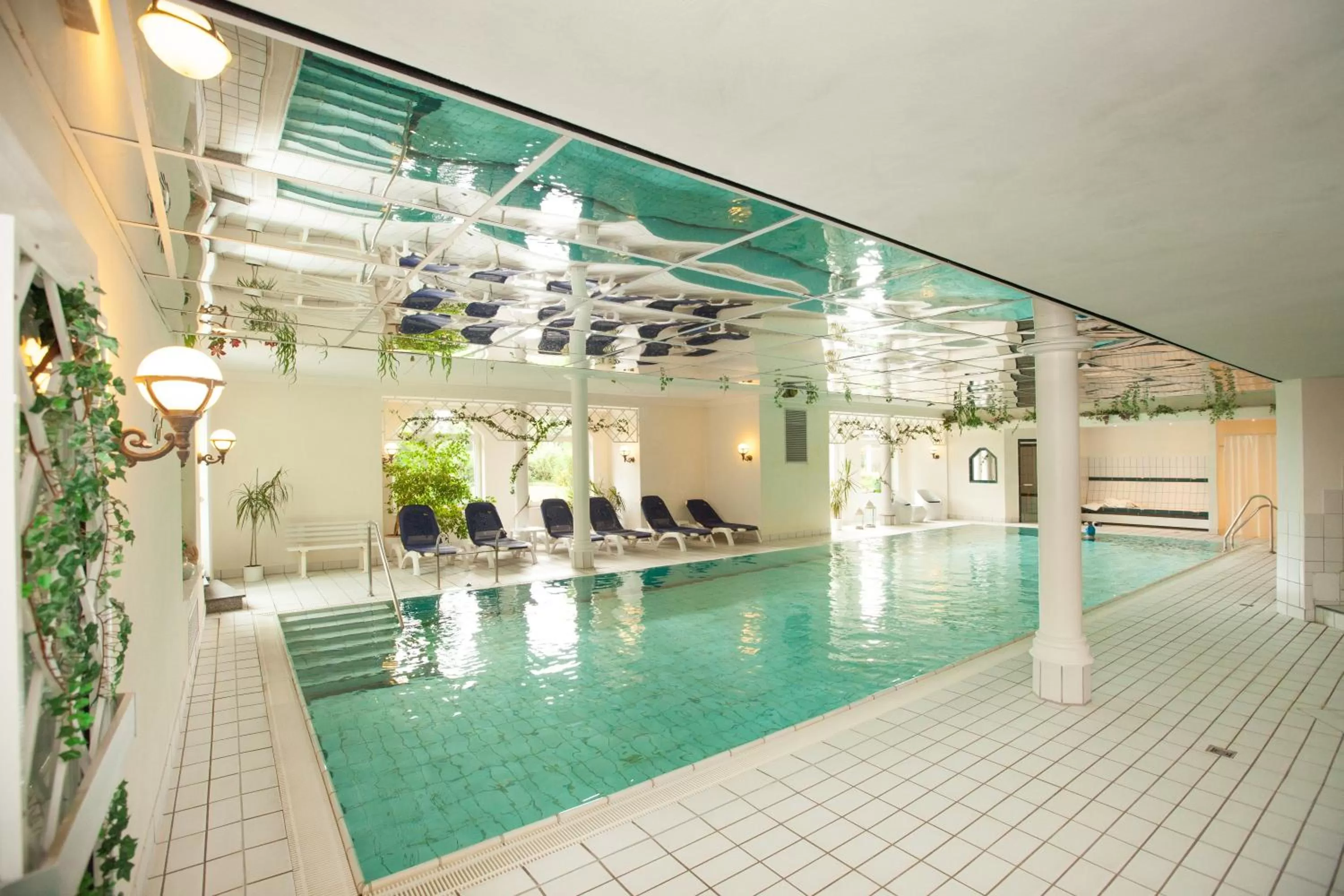 Swimming pool, Property Building in Ferienhotel Haus Becker