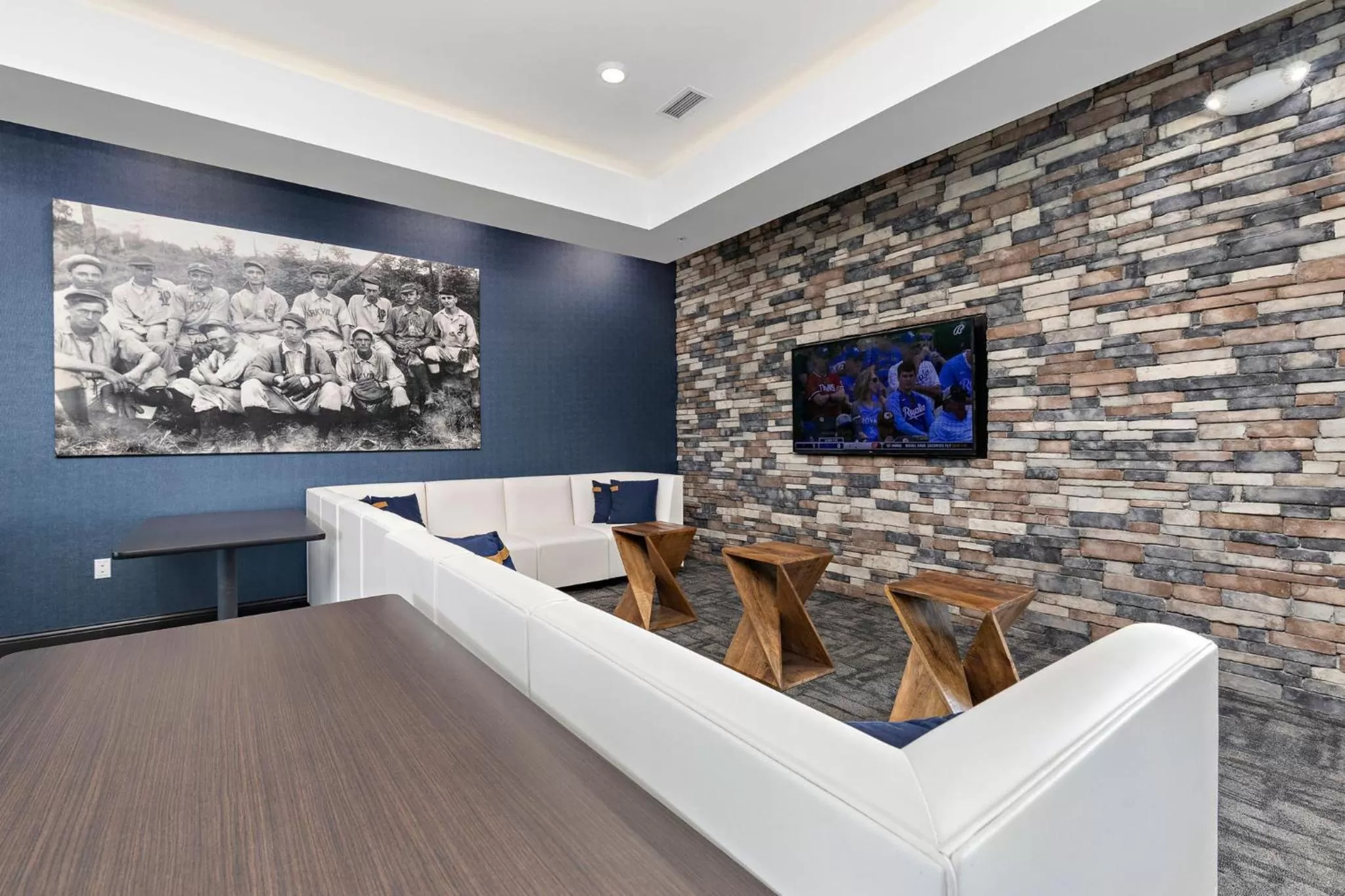 Property building in Holiday Inn Express Kansas City North Parkville by IHG